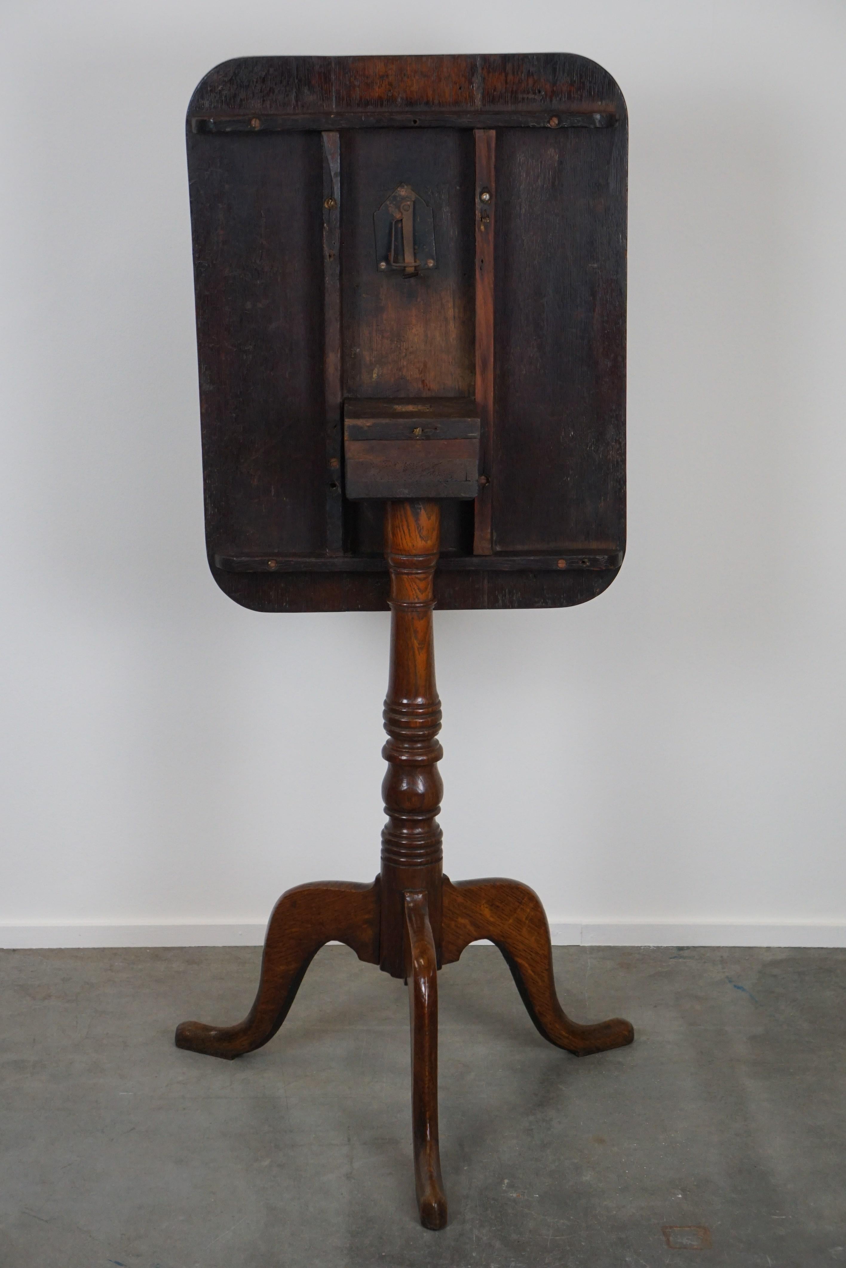 British Colonial Nice antique English tilt-top table/side table with a square top For Sale