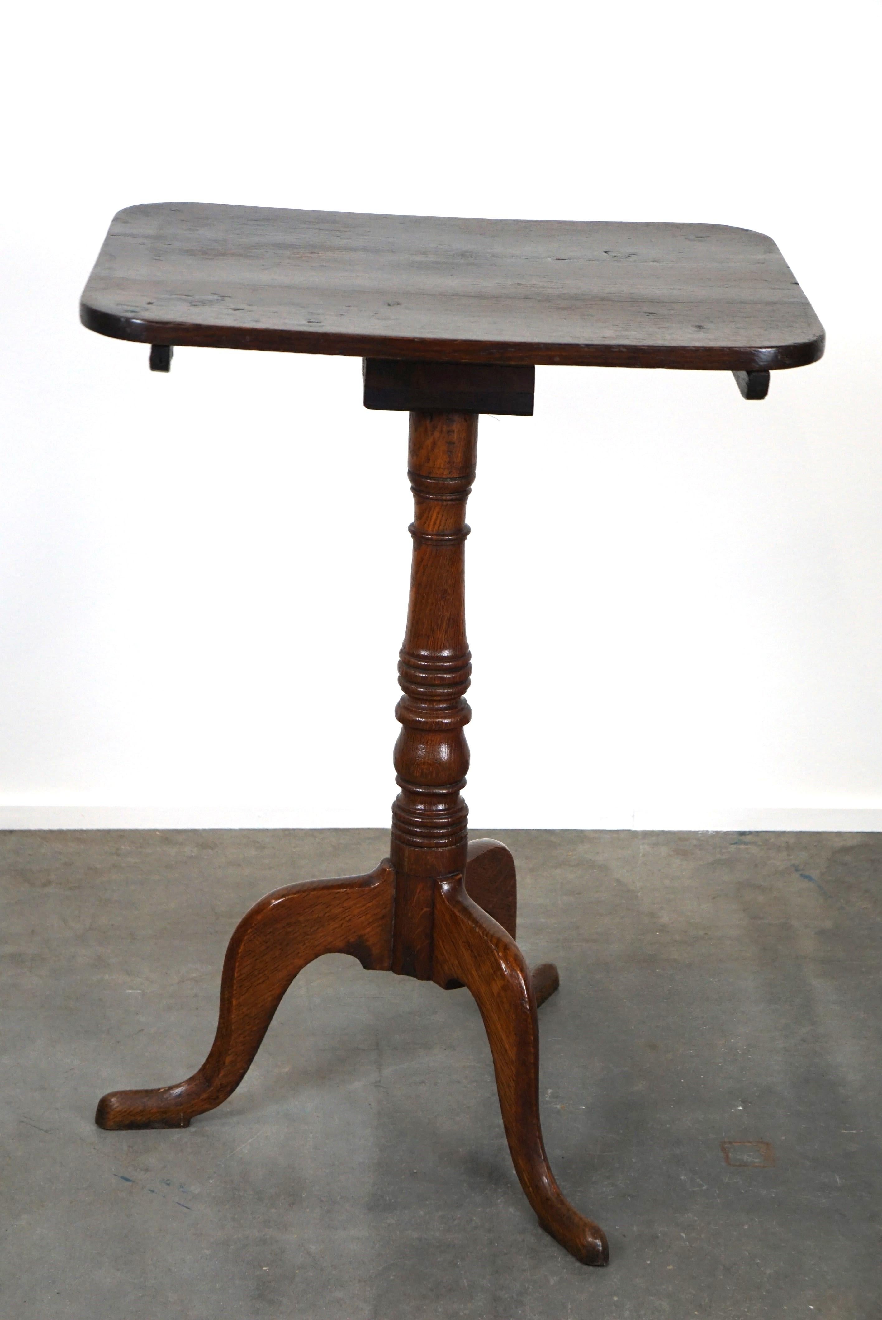 British Colonial Nice antique English tilt-top table/side table with a square top For Sale