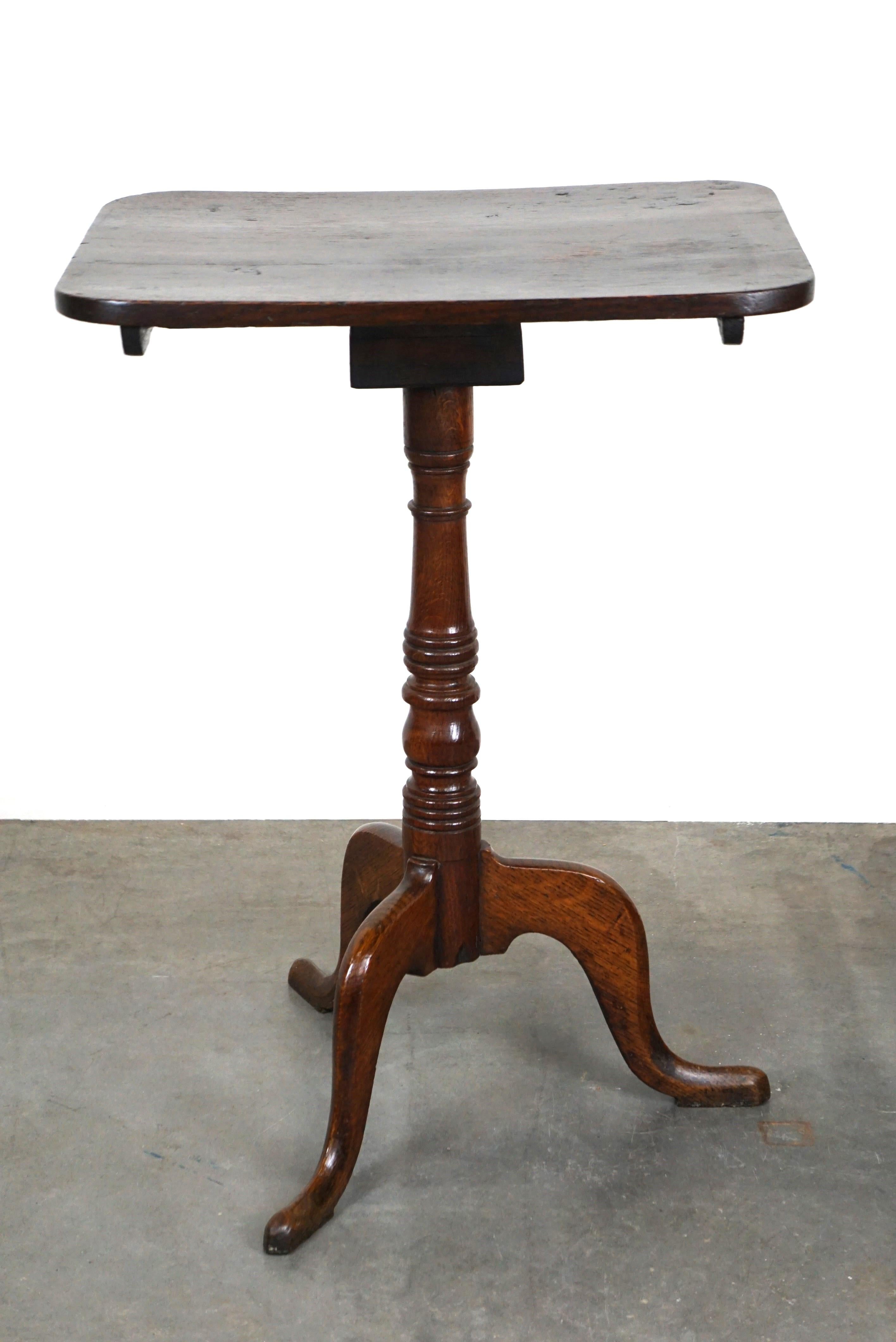 19th Century Nice antique English tilt-top table/side table with a square top For Sale