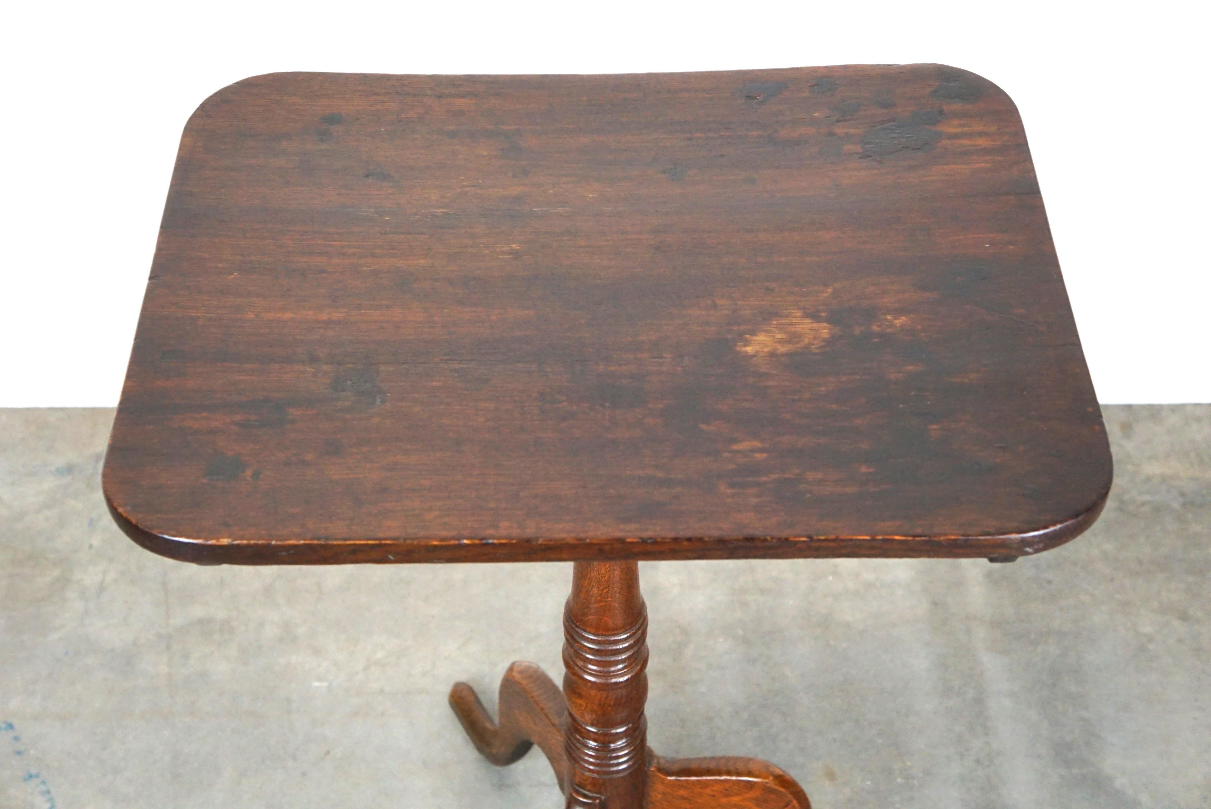 Wood Nice antique English tilt-top table/side table with a square top For Sale