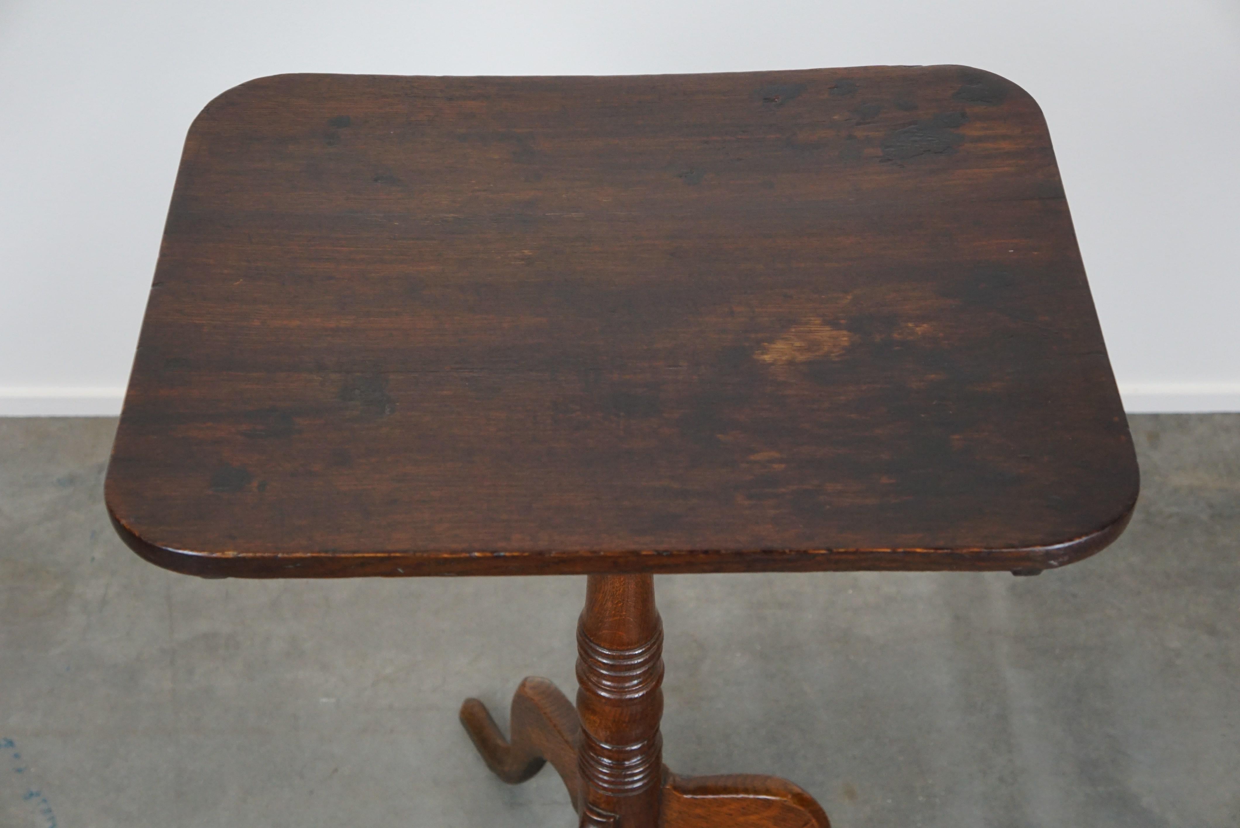 Nice antique English tilt-top table/side table with a square top For Sale 1