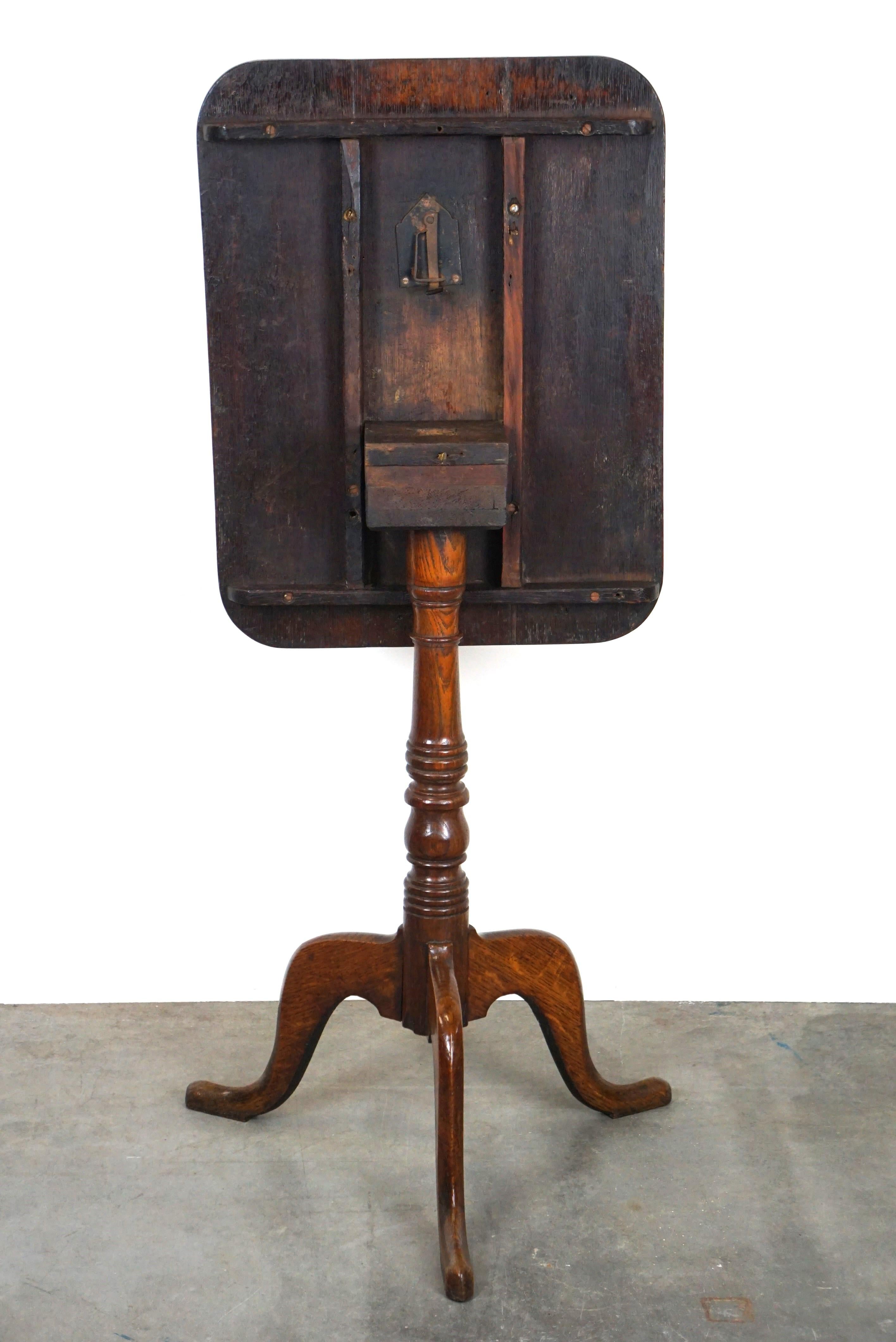 Nice antique English tilt-top table/side table with a square top For Sale 3