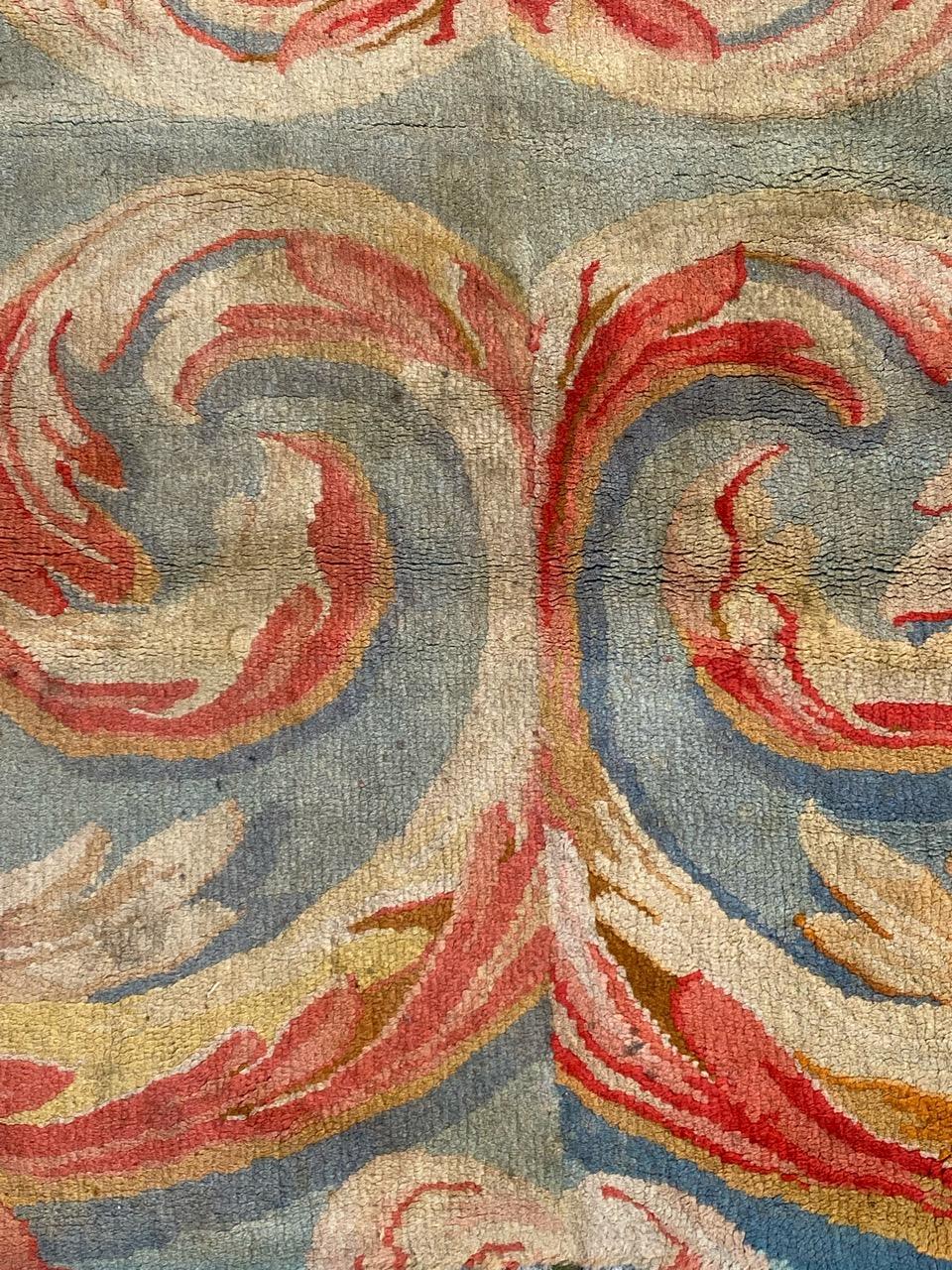 Very beautiful little french savonnerie fragment rug from late 19th century With nice floral design and nice natural colors, entirely hand knotted with wool velvet on cotton foundation.