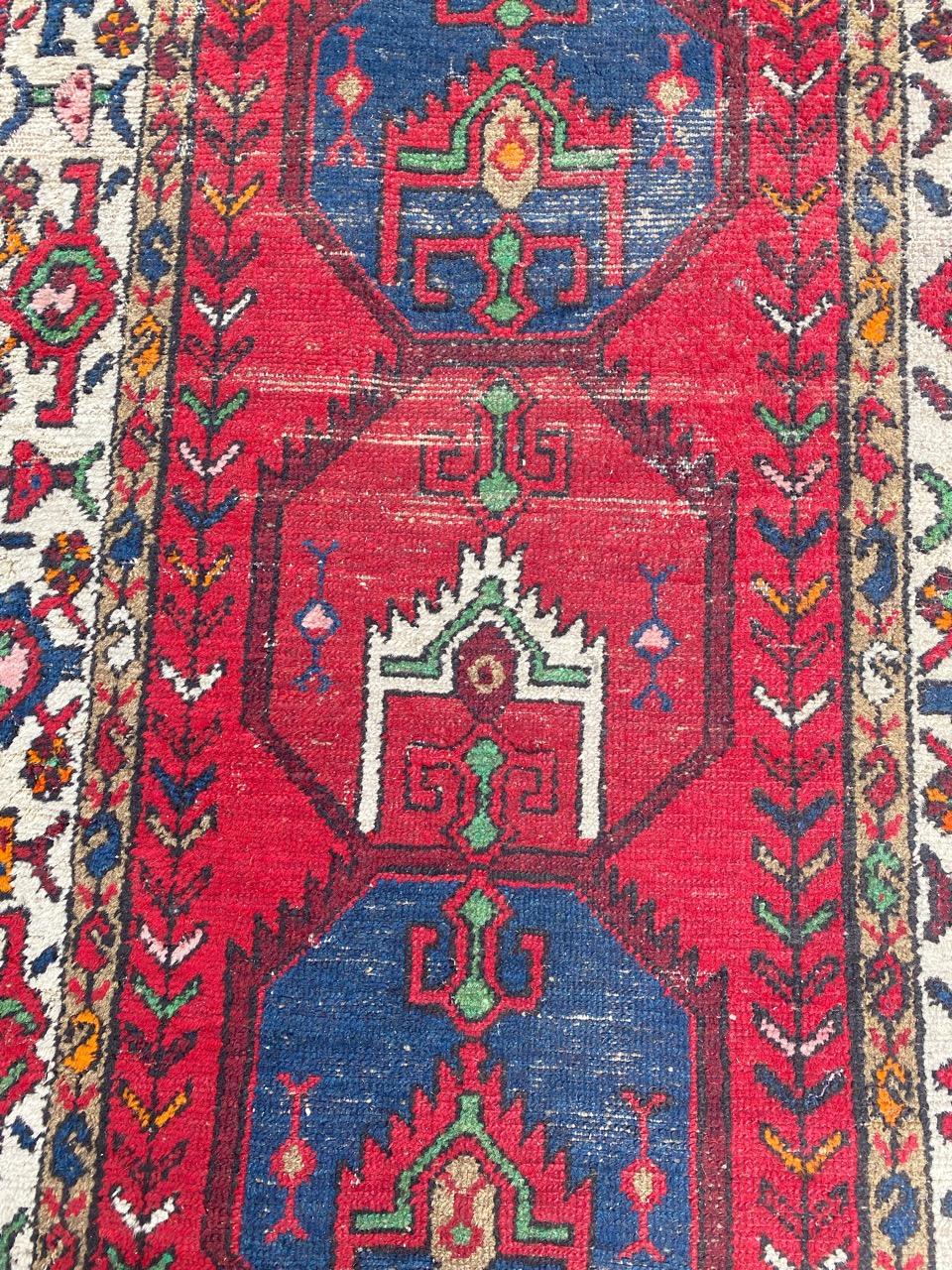 Beautiful early 20th century tribal Hamadan rug with pretty geometrical design and nice natural colors, entirely hand knotted with wool velvet on cotton foundation.
 
✨✨✨
