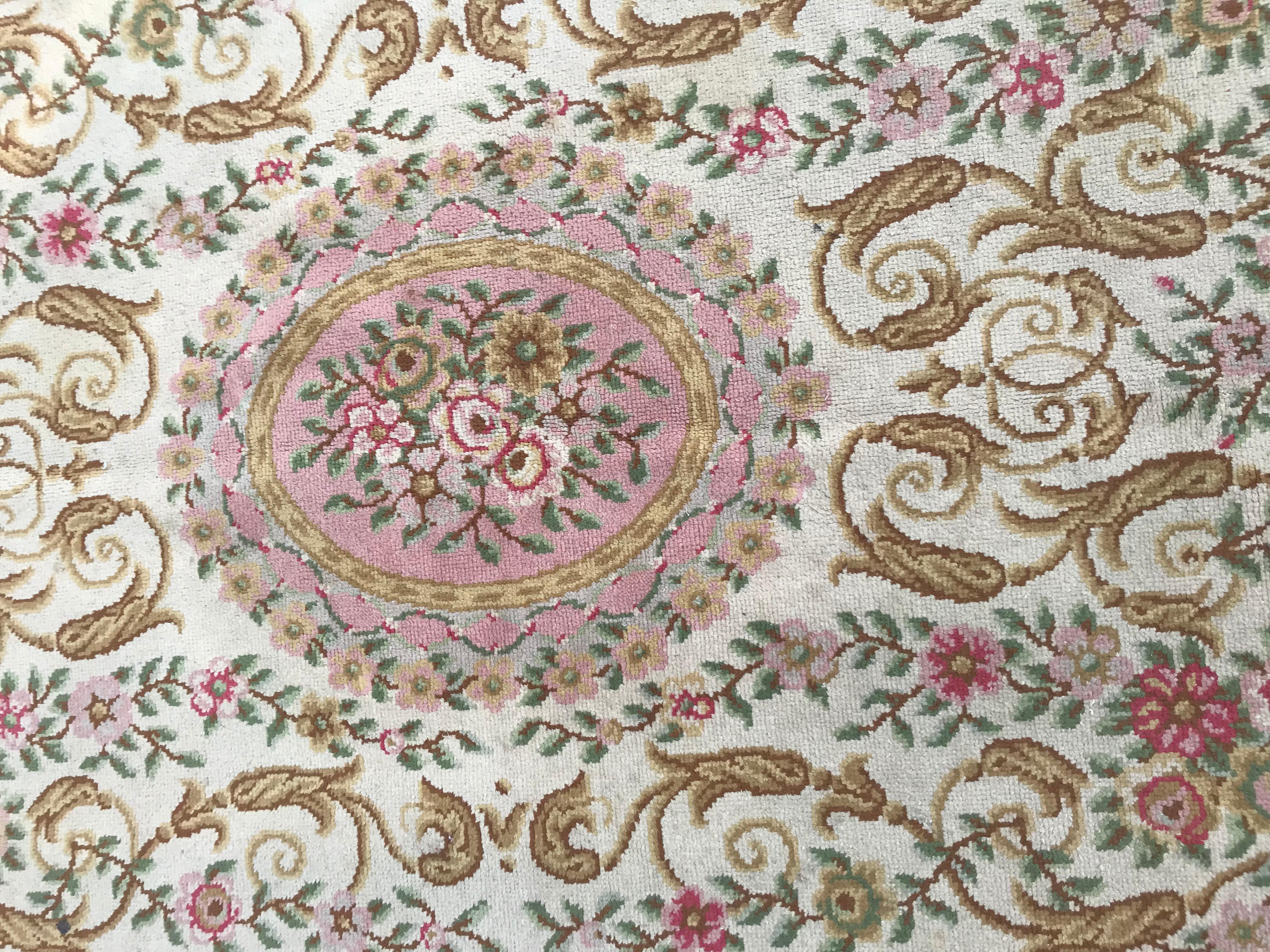 Beautiful medium size knotted Aubusson rug, with a nice patterns and colors and Savonnerie style, entirely knotted with wool velvet on cotton foundation.