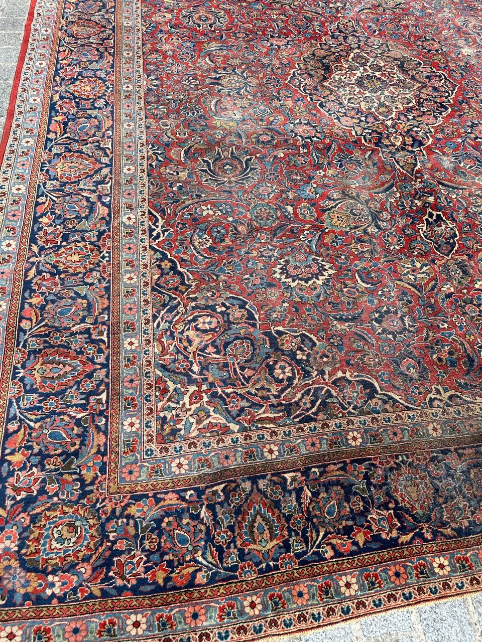 Introducing a Stunning Early 20th Century Large Kashan Rug!

Step into the elegance of the past with this exquisite early 20th-century large Kashan rug. Immerse yourself in its timeless beauty featuring a captivating floral design in rich, natural
