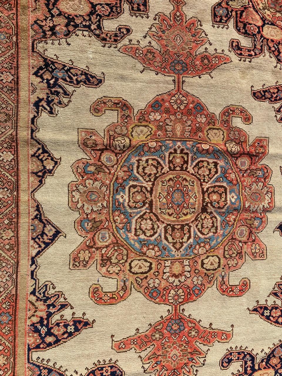 Wonderful late 19th century Malayer rug with beautiful decorative medallion design and light natural colors, entirely hand knotted with wool velvet on cotton foundation, measures: 125 x 200 cm.