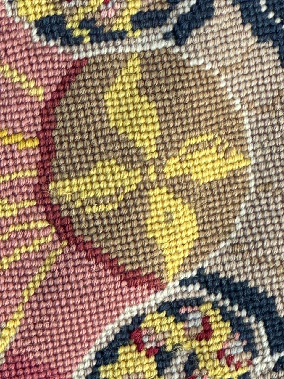 Bonito tapiz antiguo de alfombra europea de punto de aguja en venta 5