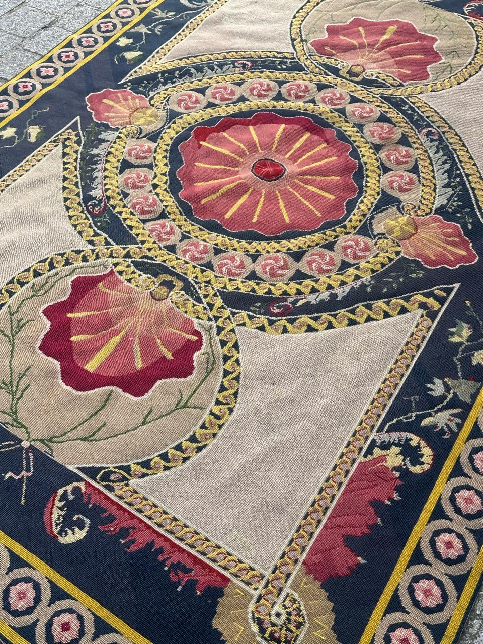 Bonito tapiz antiguo de alfombra europea de punto de aguja en venta 8
