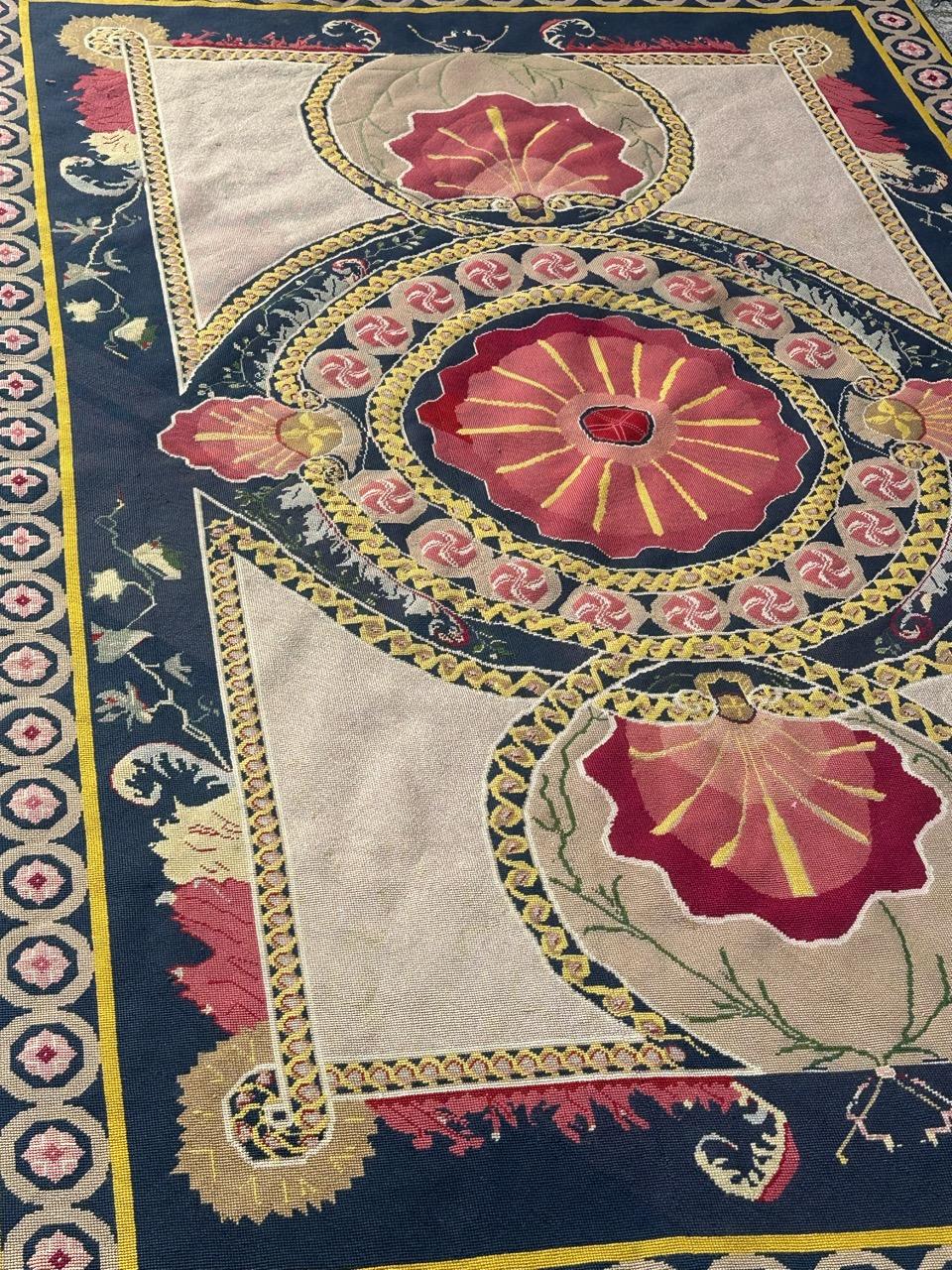 Bonito tapiz antiguo de alfombra europea de punto de aguja en venta 9