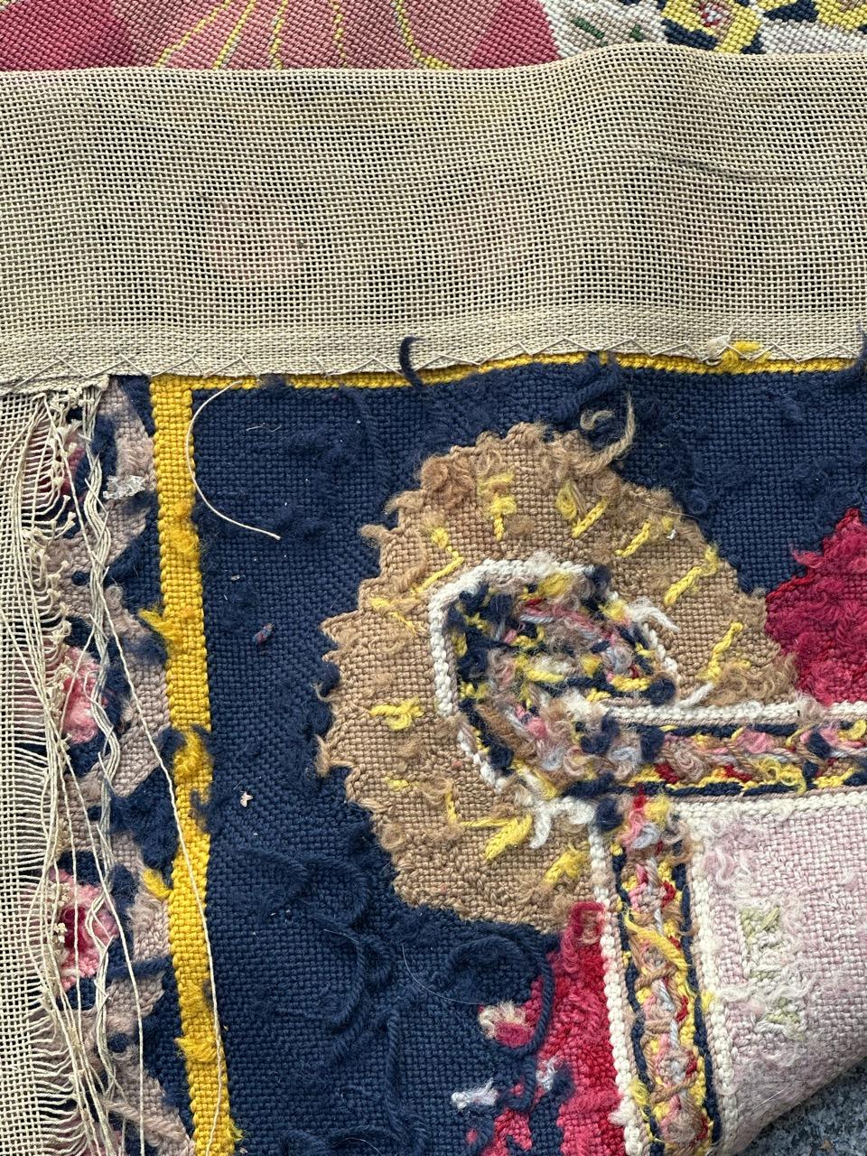 Bonito tapiz antiguo de alfombra europea de punto de aguja en venta 11