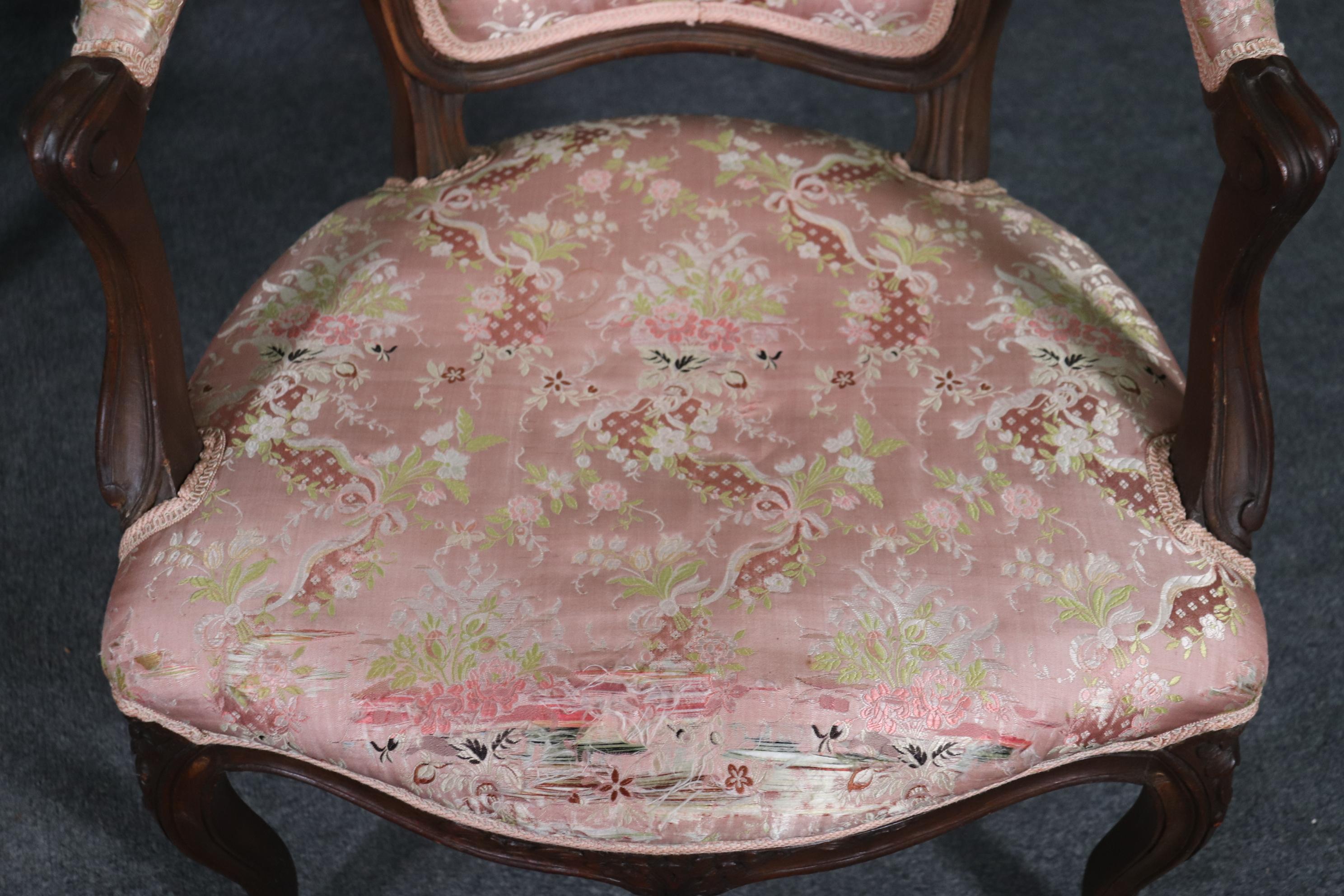 Belle paire de fauteuils anciens Fench Louis XV Fauteuils en vente 9