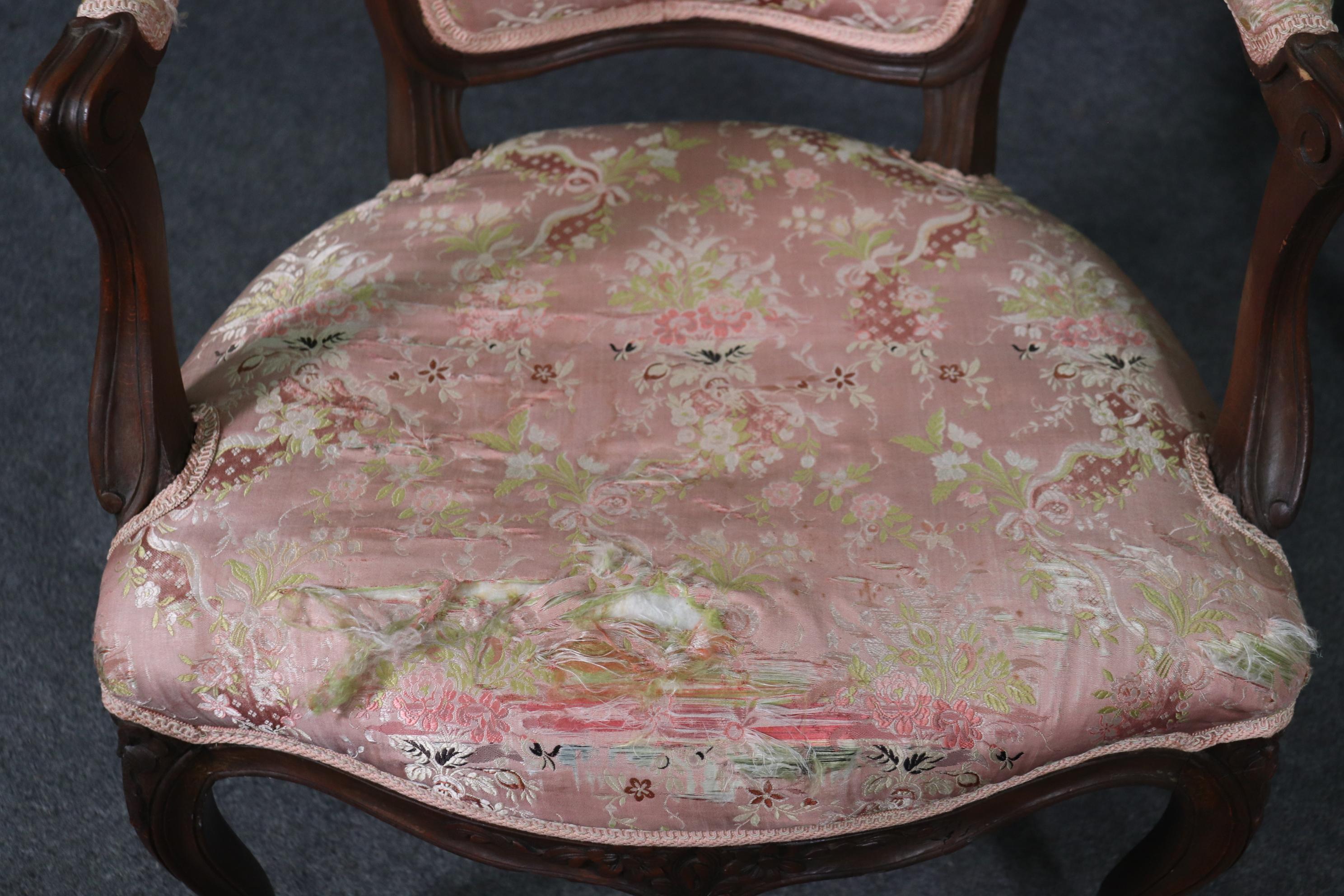 Belle paire de fauteuils anciens Fench Louis XV Fauteuils en vente 11