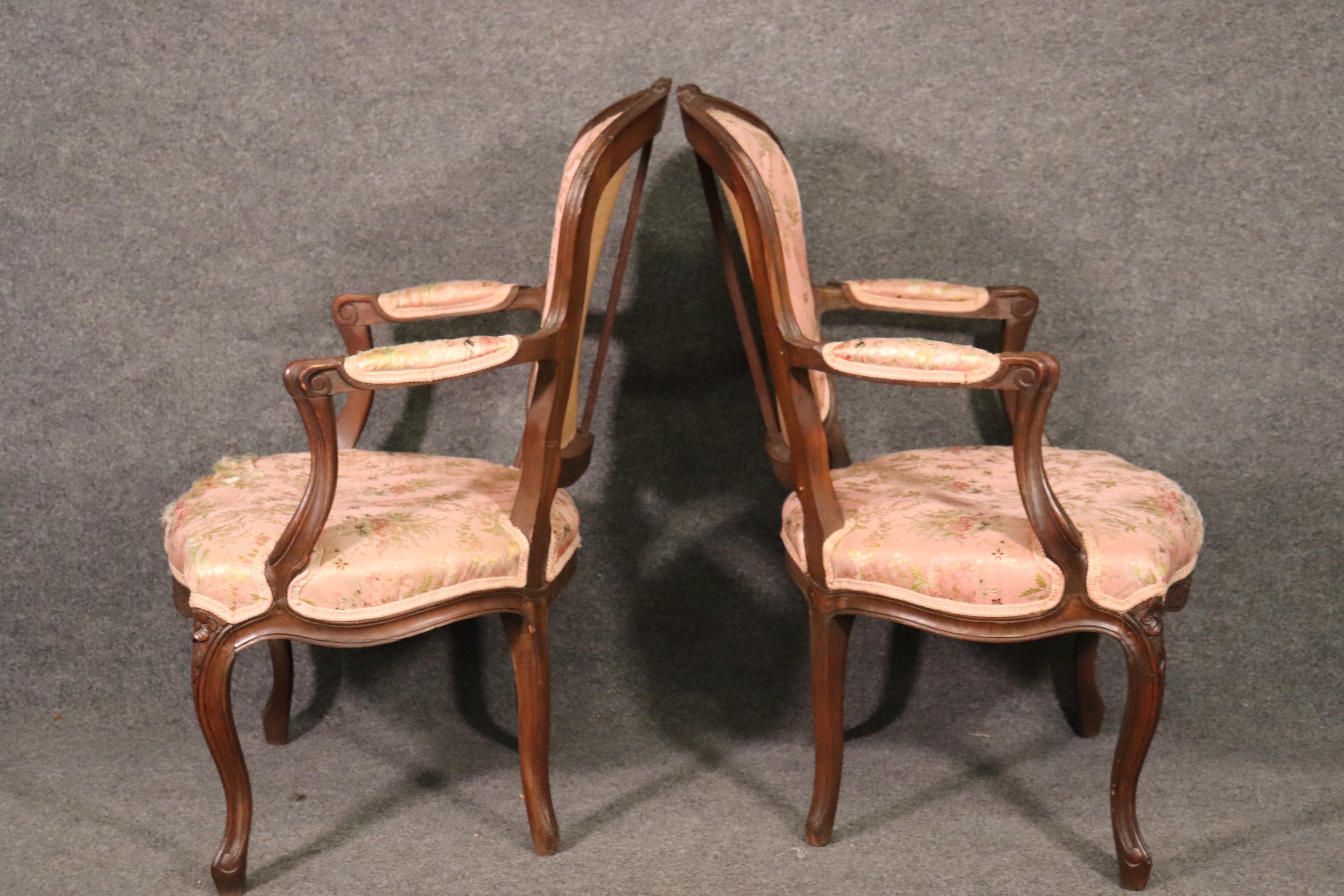 Nice Antique Pair Fench Louis XV Armchairs Fauteueills In Good Condition For Sale In Swedesboro, NJ