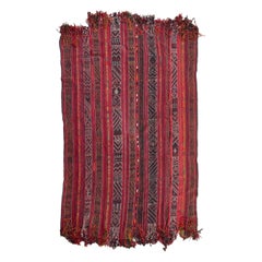 Beau tapis Kilim turc ancien et tribal
