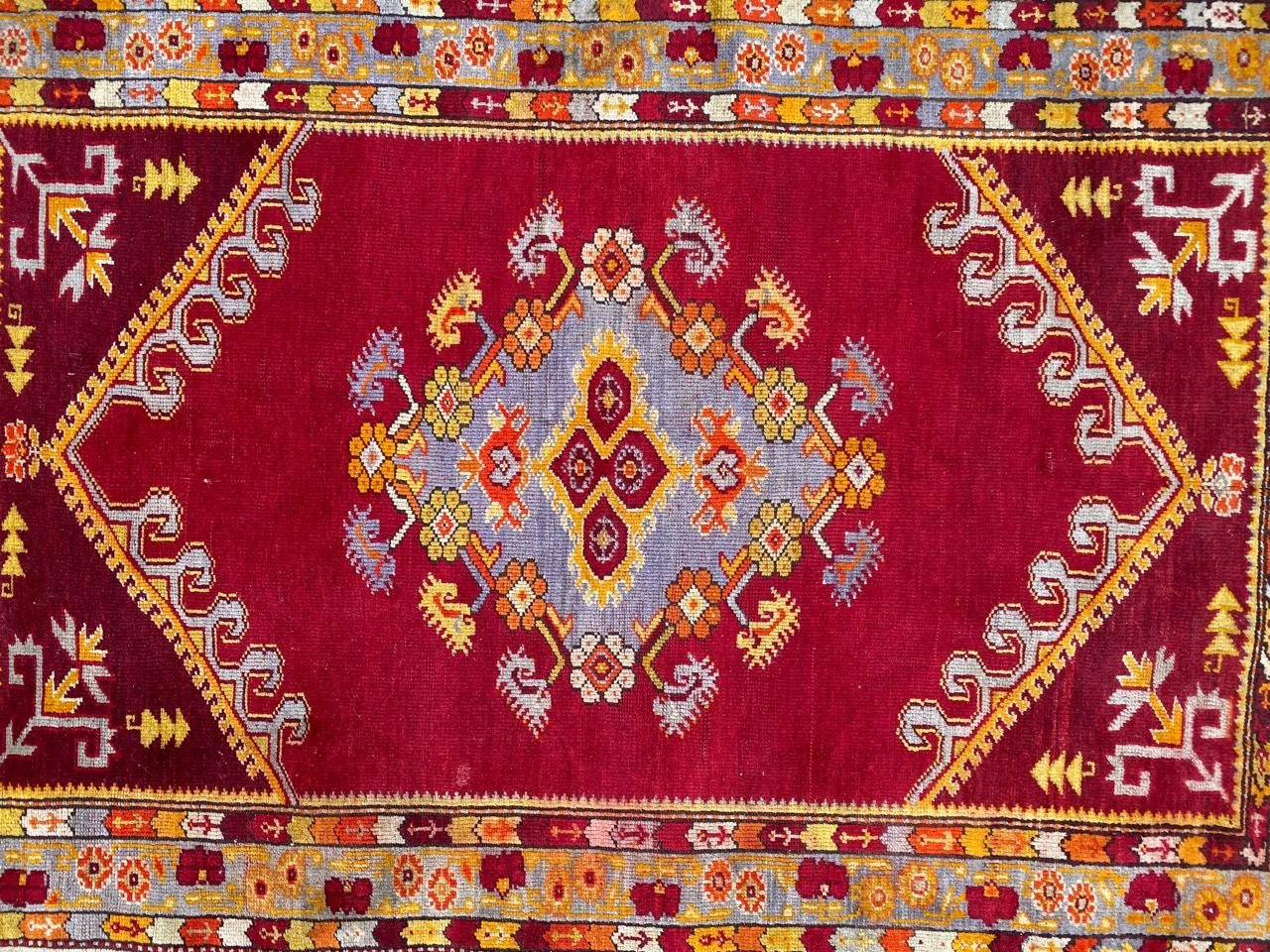 Very beautiful early 20th century Turkish rug with a beautiful design with a central medallion and nice colors with red, blue, yellow, orange and purple, entirely and finely hand knotted with wool velvet on wool foundation.

✨✨✨
