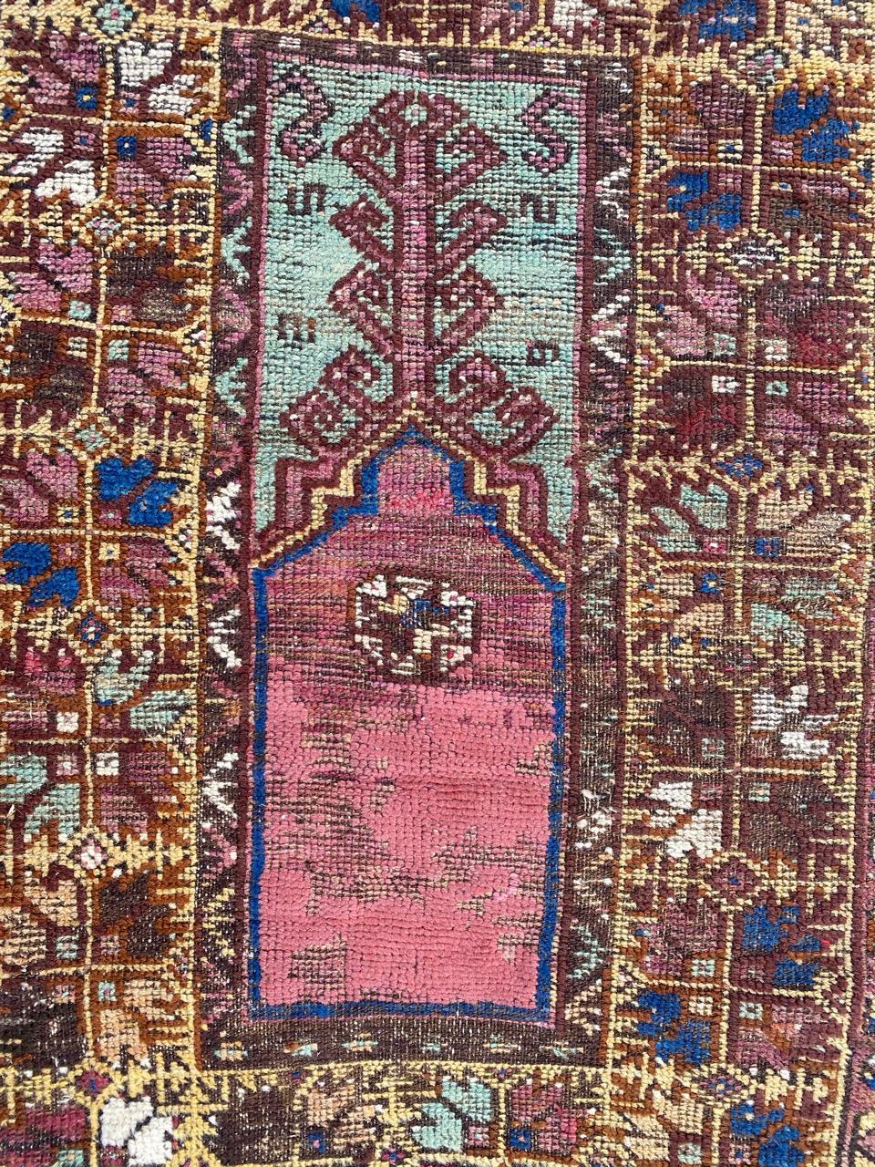 Pretty antique Turkish rug with beautiful design of mihrab and nice natural colors, entirely hand knotted with wool velvet on wool foundation.

✨✨✨
