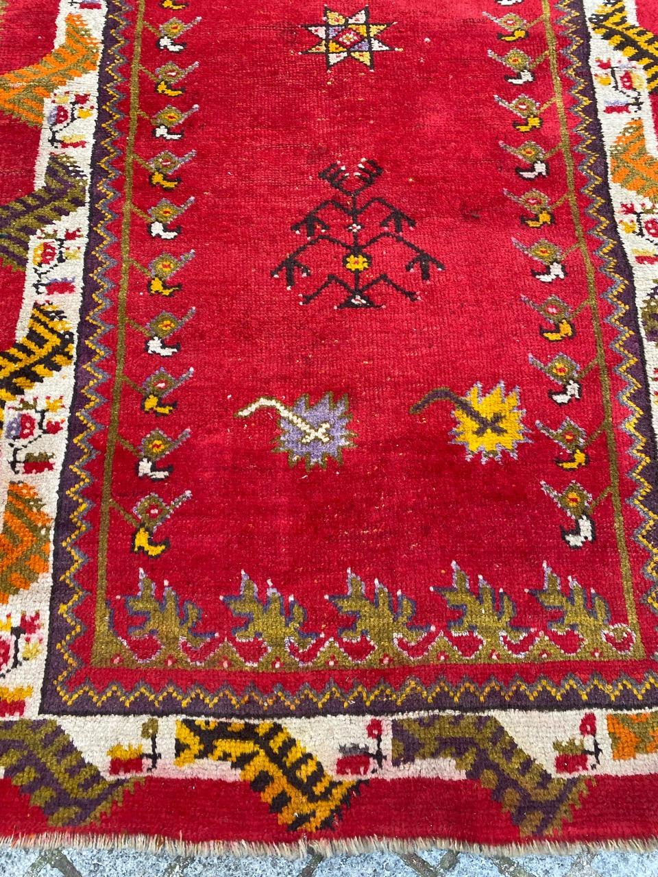 Pretty antique Turkish oushak runner with beautiful simple design and nice natural colors with a red field, entirely hand knotted with wool velvet on wool foundation.

✨✨✨
