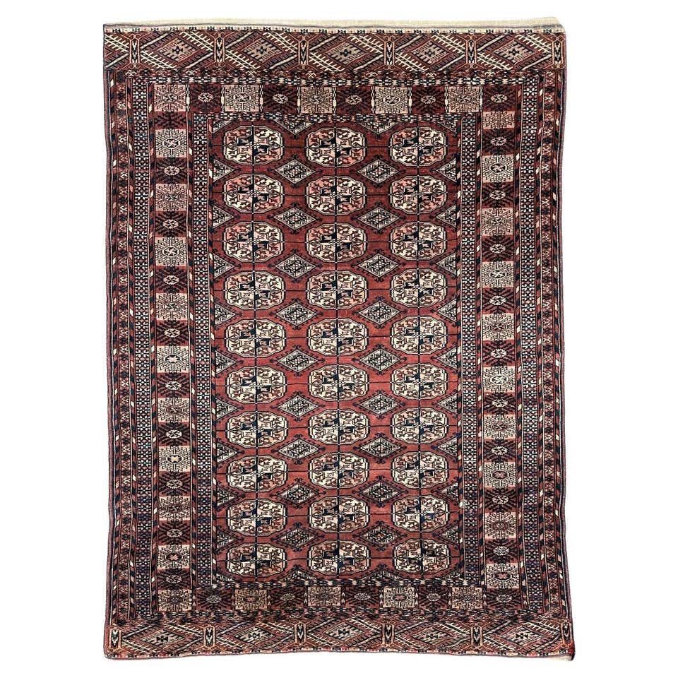 Antique Tekke Turkmen Rug of Traditional Design For Sale at 1stDibs