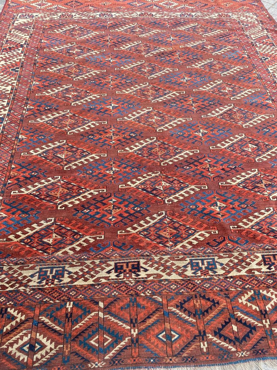 Bonita alfombra yumut de gran tamaño de finales del siglo XIX con hermoso diseño tribal turcomano y bonitos colores naturales, anudada total y finamente a mano con terciopelo de lana sobre base de lana.

✨✨✨
