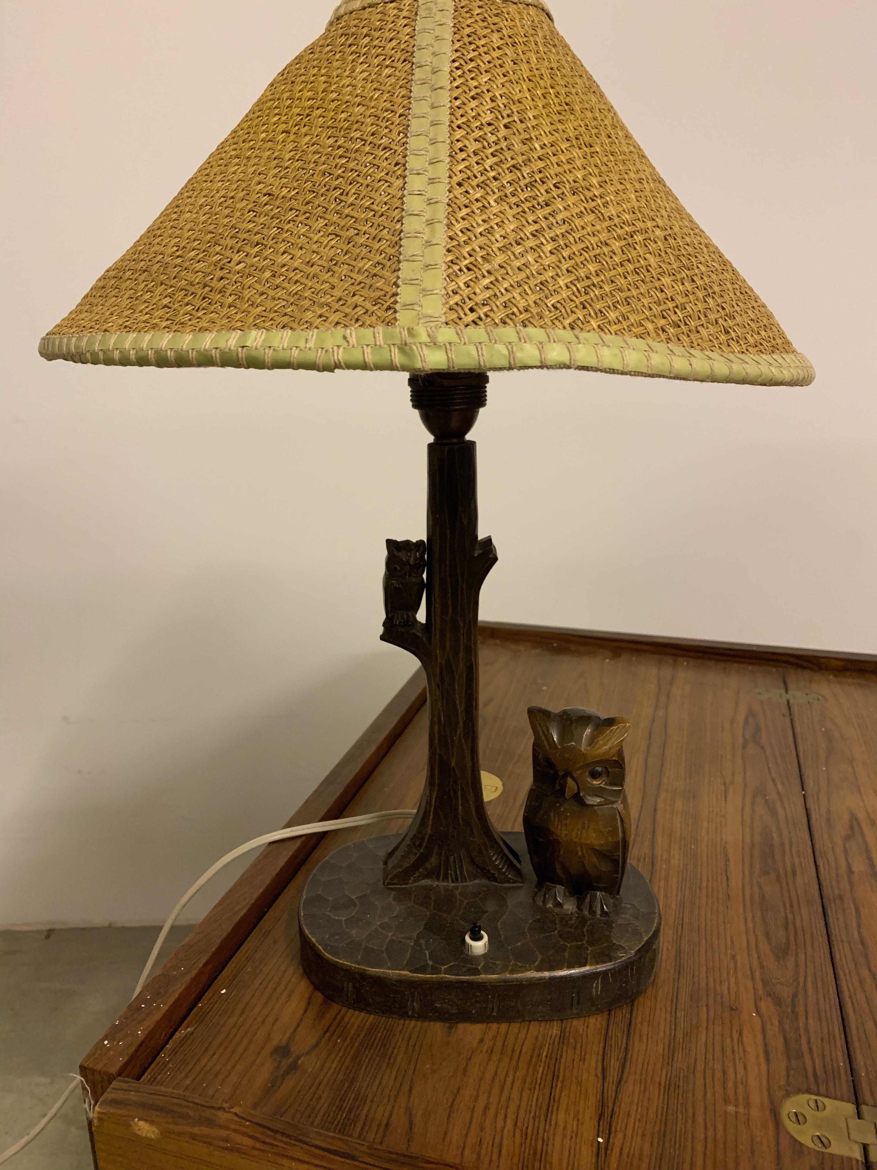 Hand carved lamp foot with two owls. Original shade.