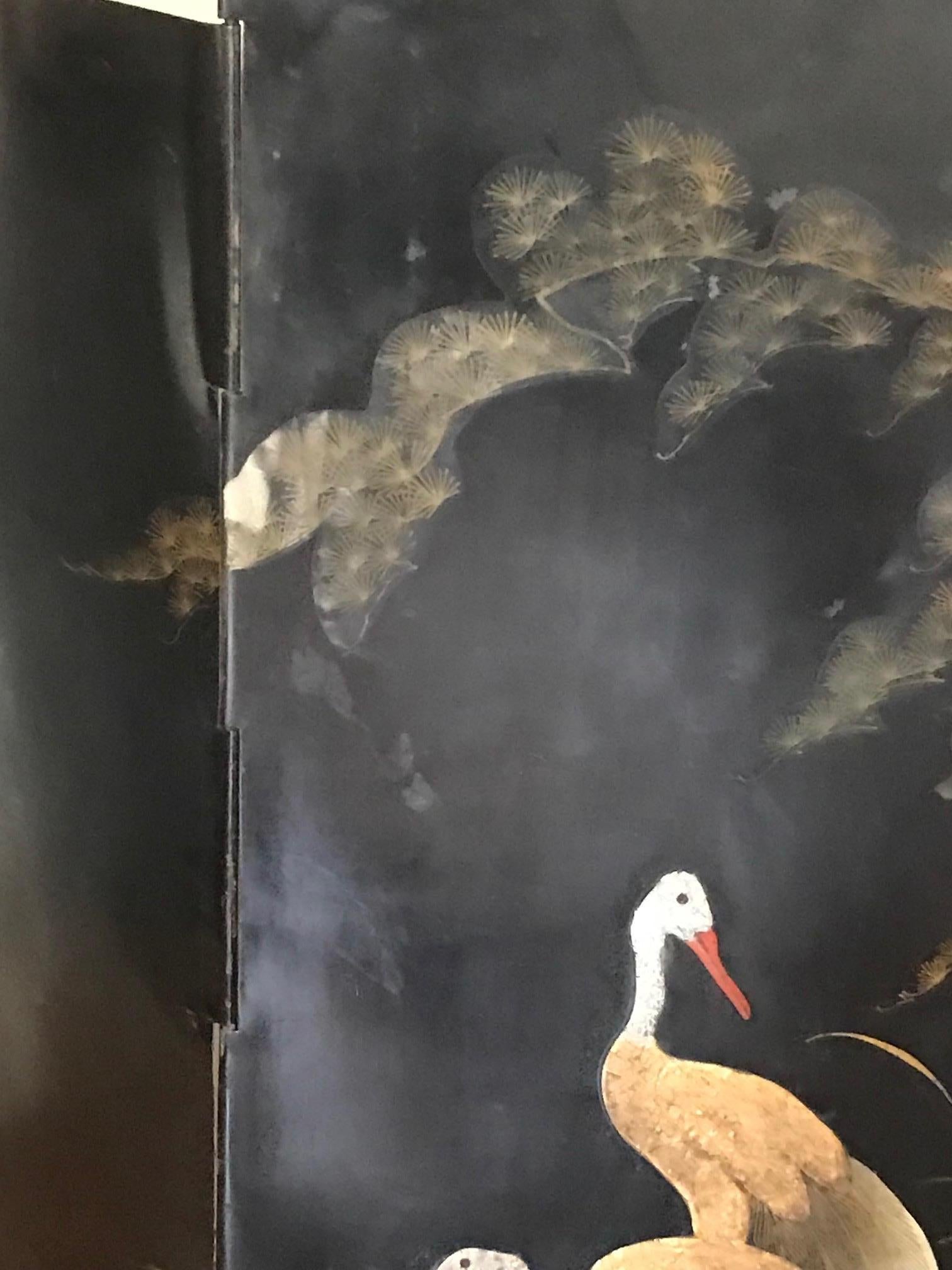 Français bel écran de cheminée art nouveau avec des oiseaux Crane peints à la main. France 1900-1920 en vente