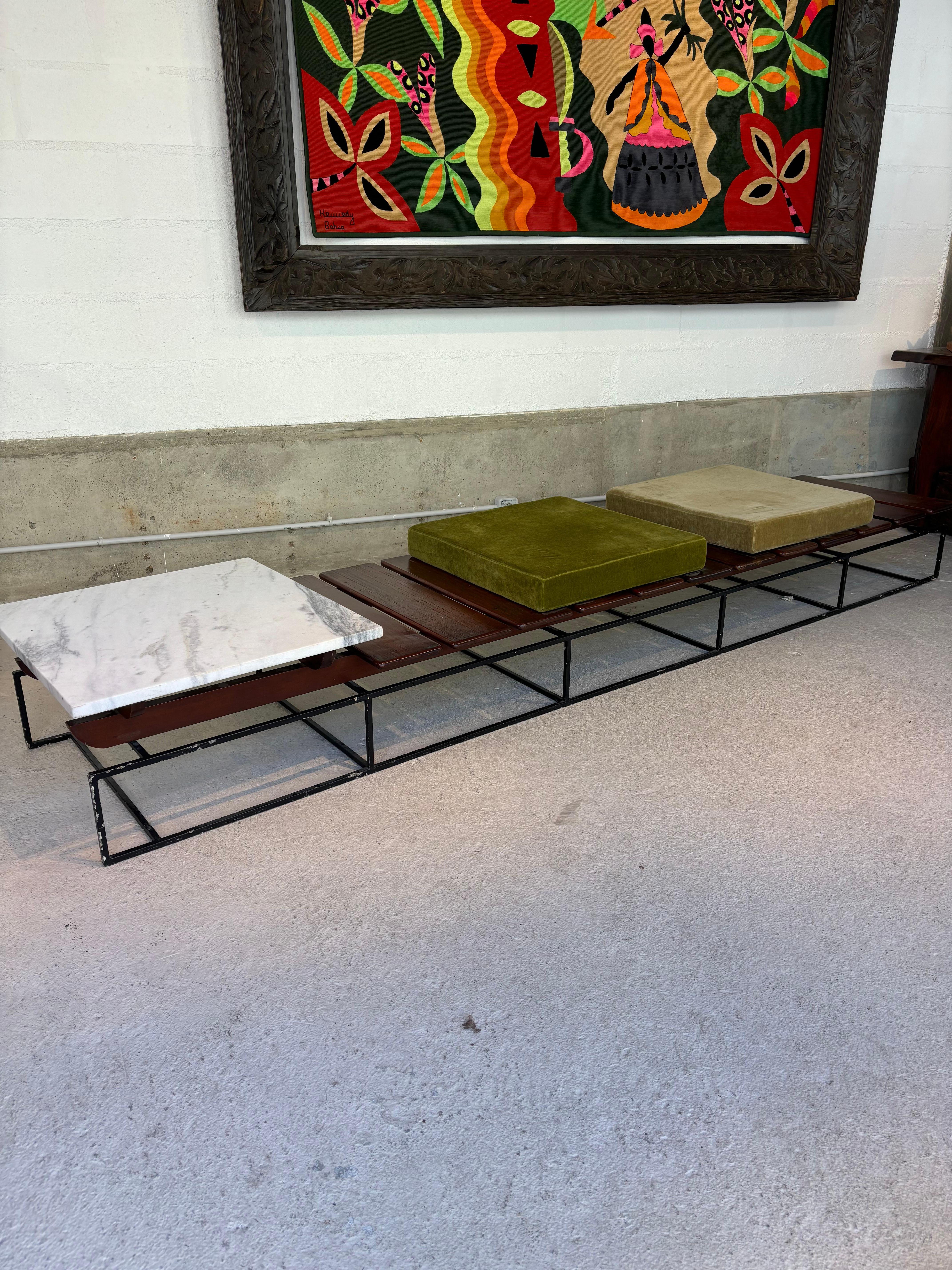 Mid-Century Modern Joli banc brésilien attribué à Zalszupin en vente