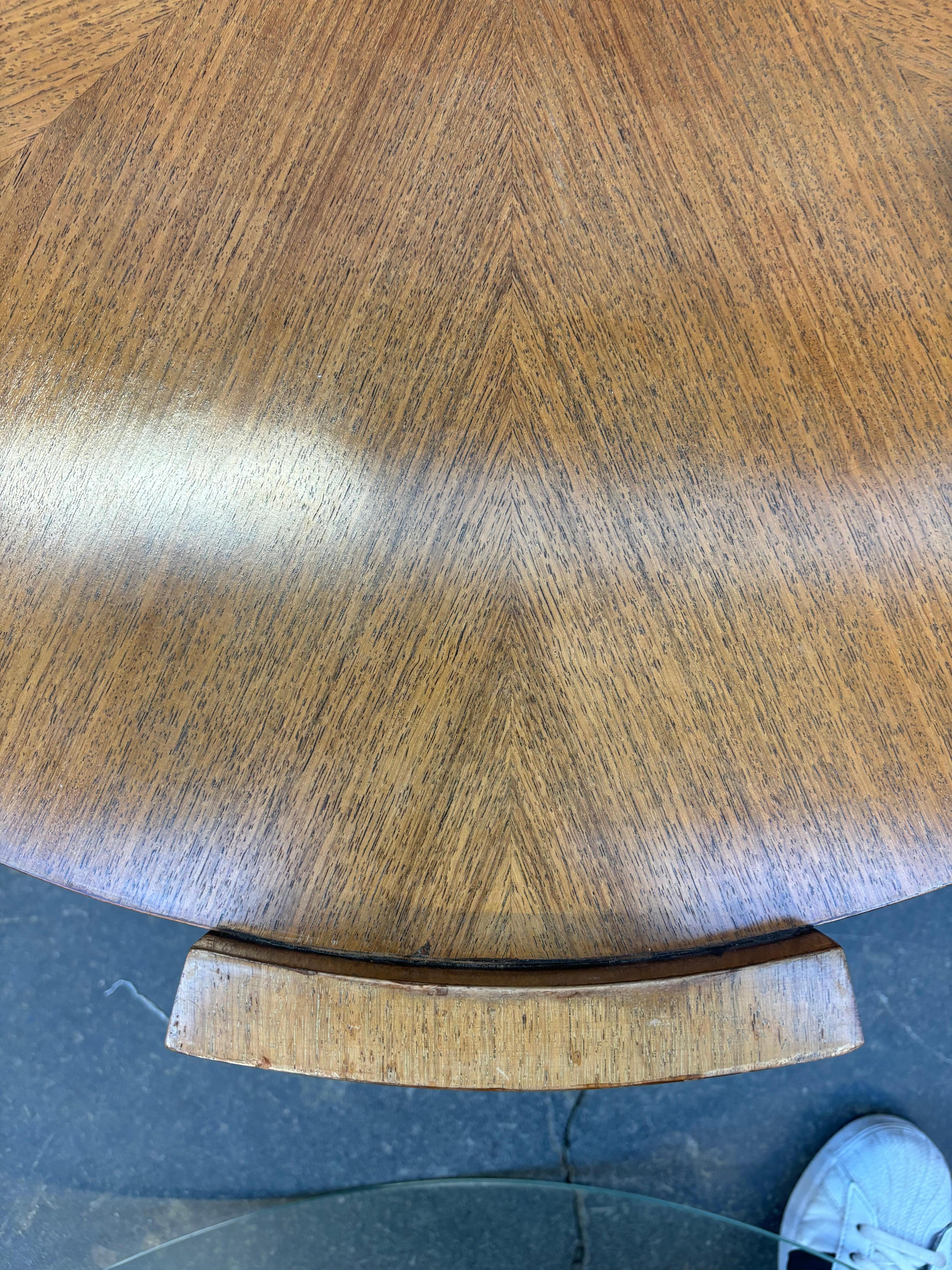 Belle table basse circulaire de Jacques Adnet en vente 3