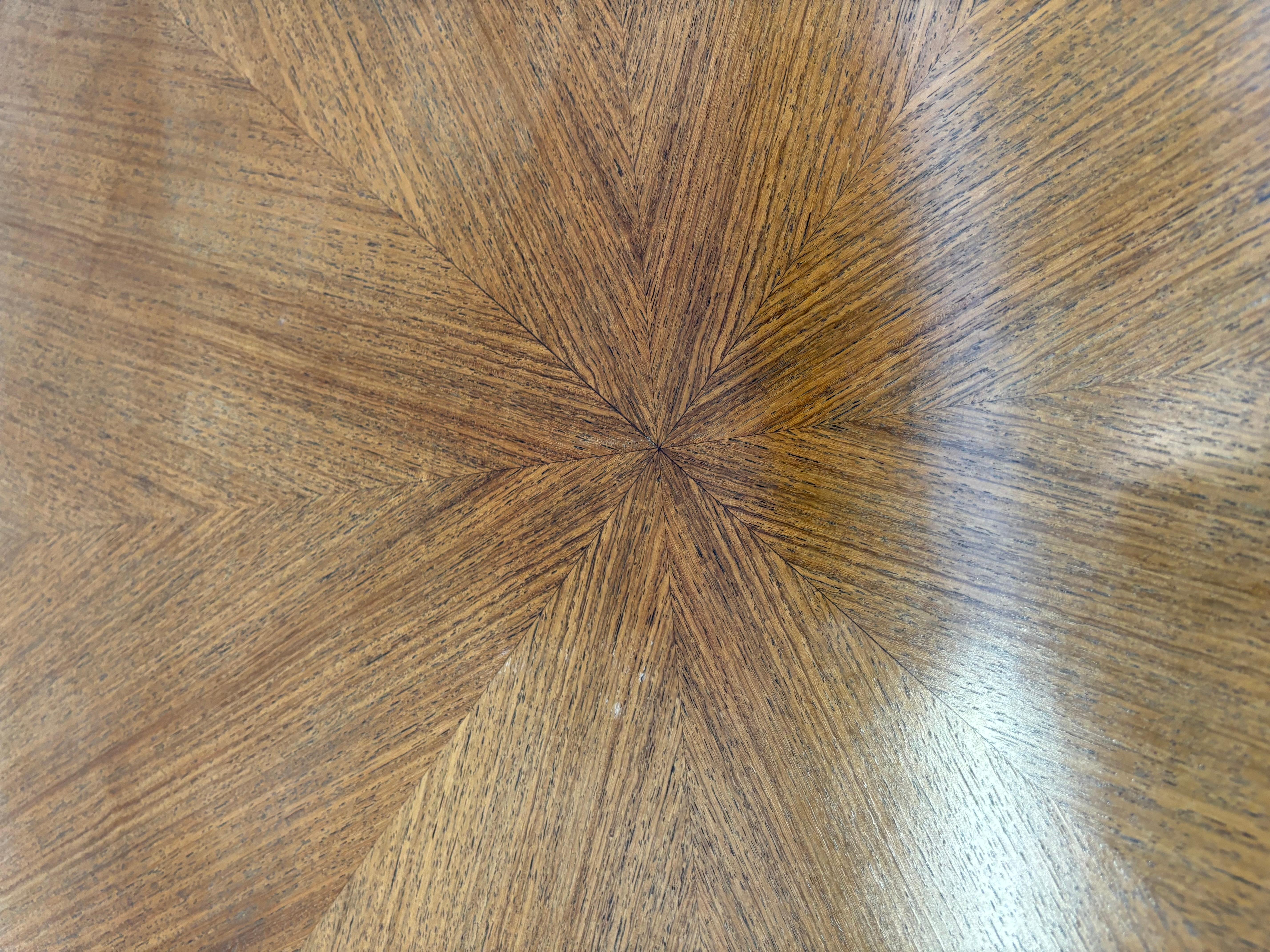 Belle table basse circulaire de Jacques Adnet en vente 4