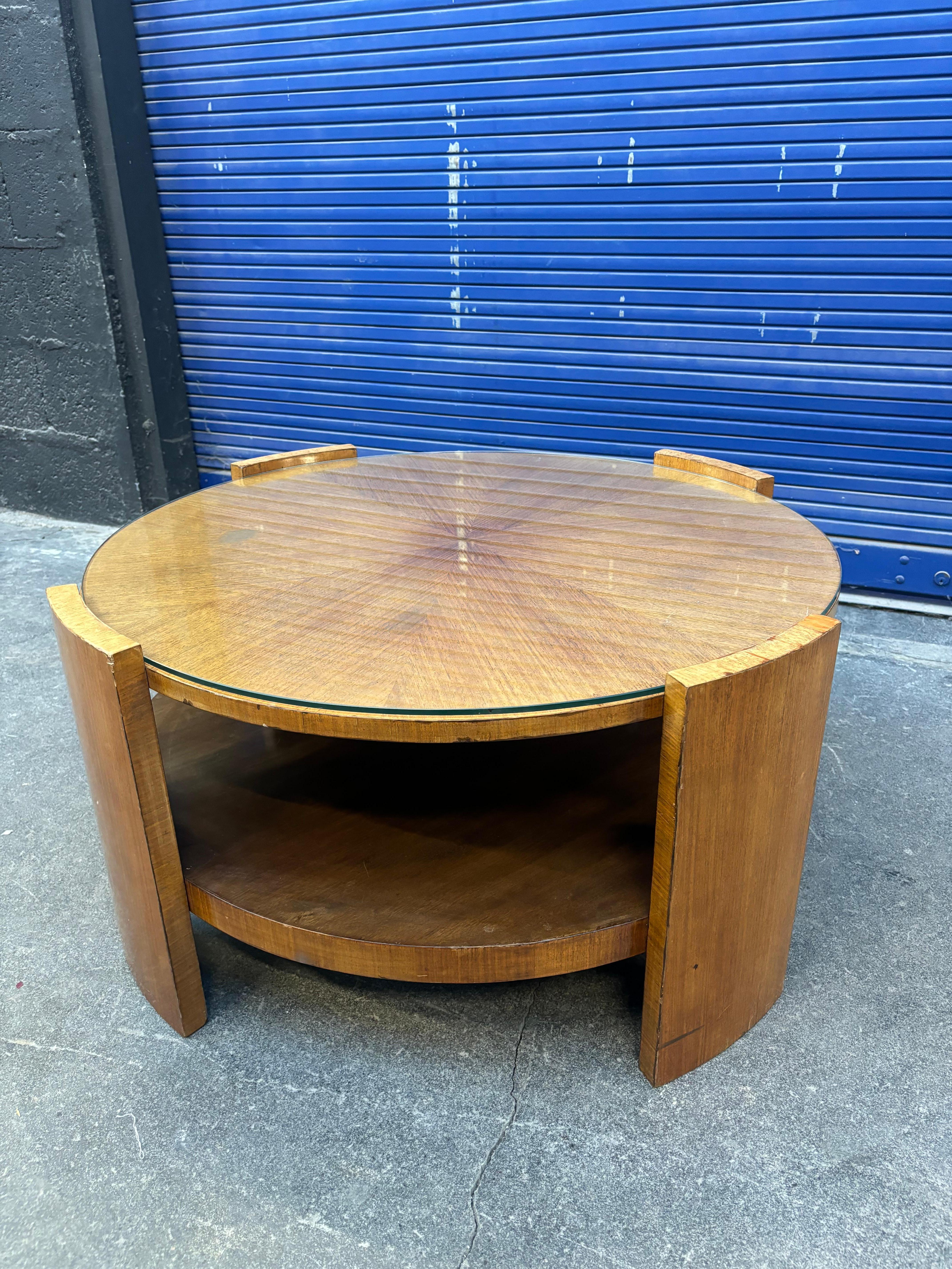 Belle table basse circulaire de Jacques Adnet en vente 7