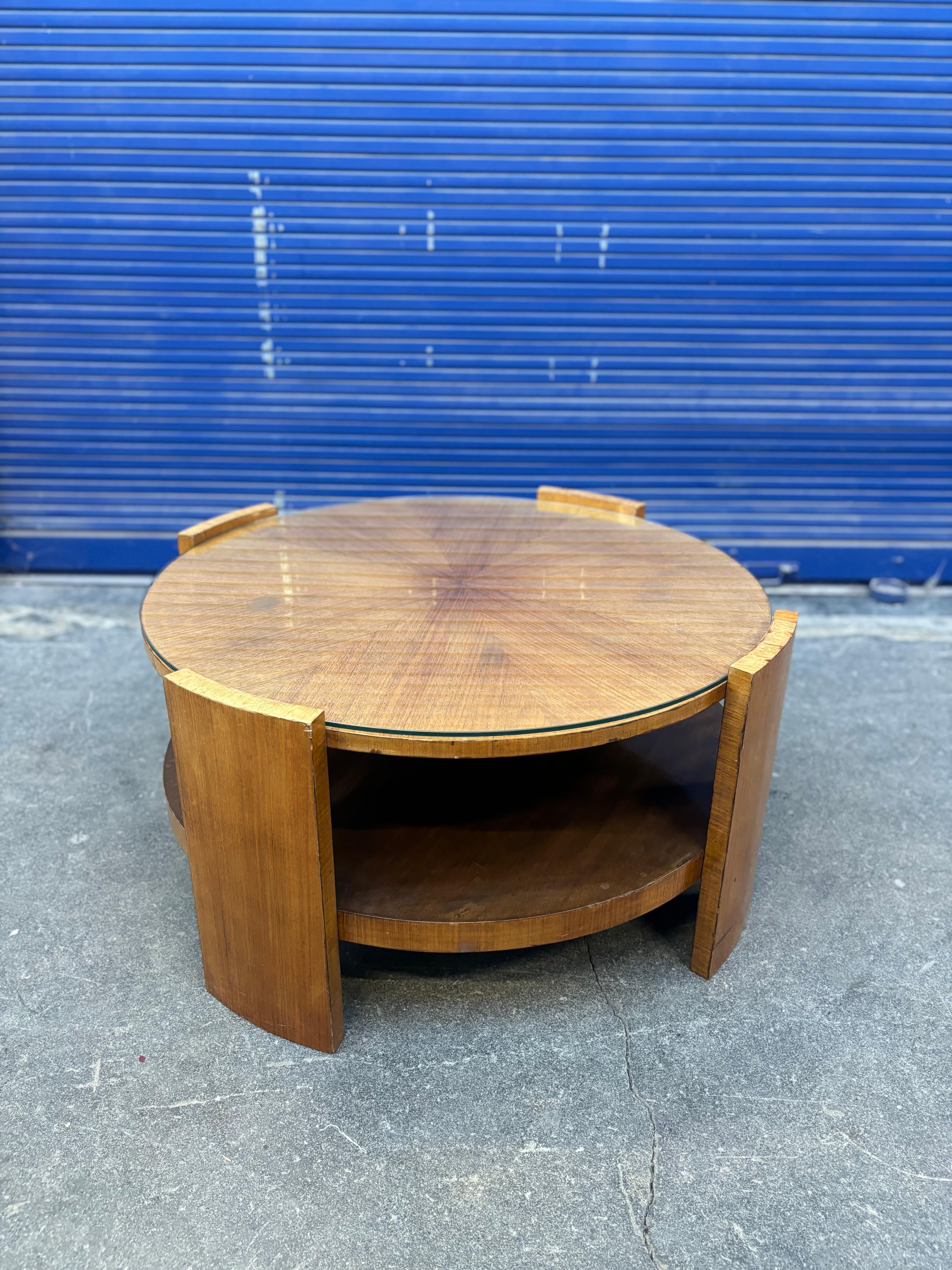 Belle table basse circulaire de Jacques Adnet en vente 9