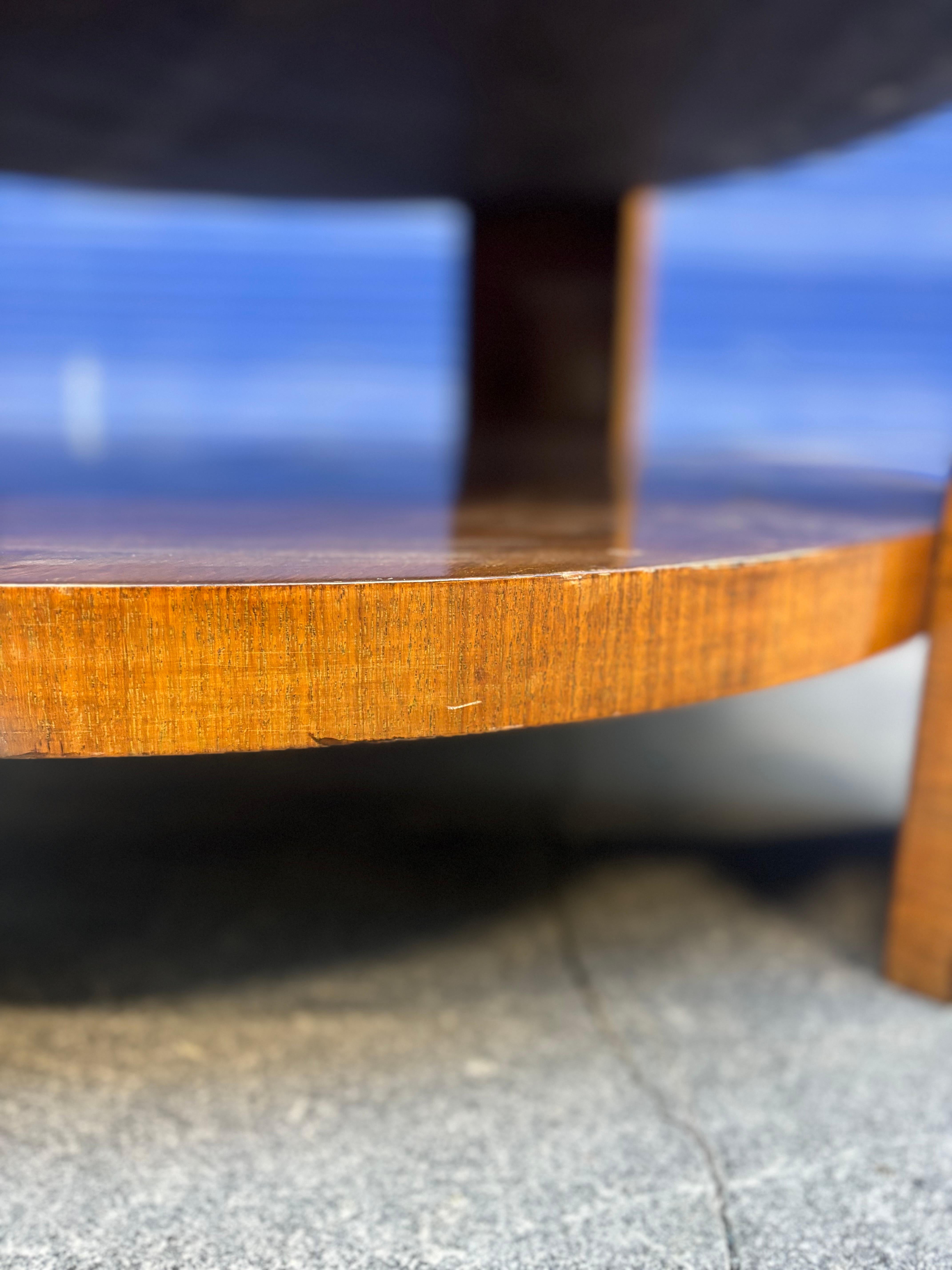 Belle table basse circulaire de Jacques Adnet en vente 11