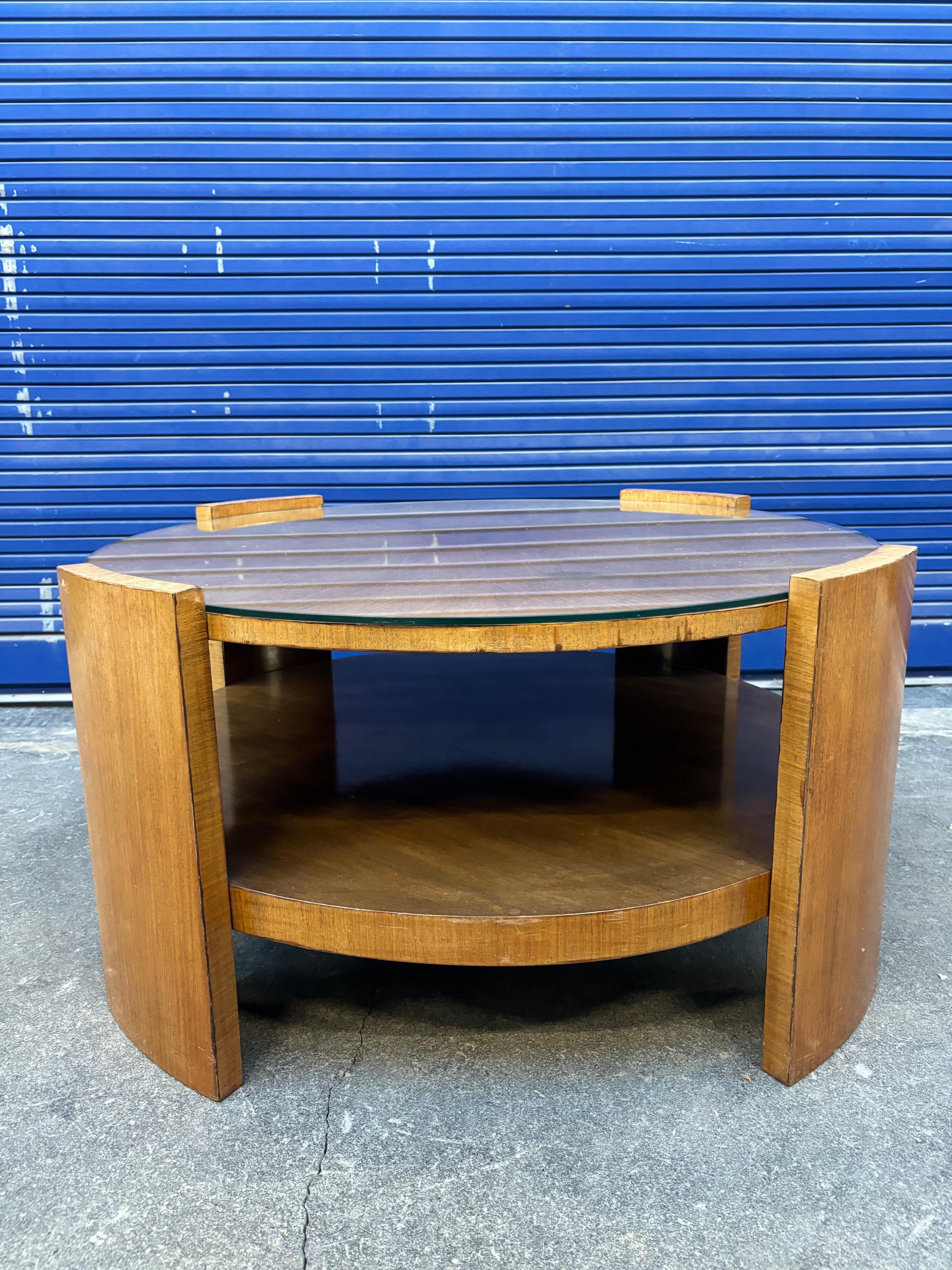 Mid-Century Modern Belle table basse circulaire de Jacques Adnet en vente