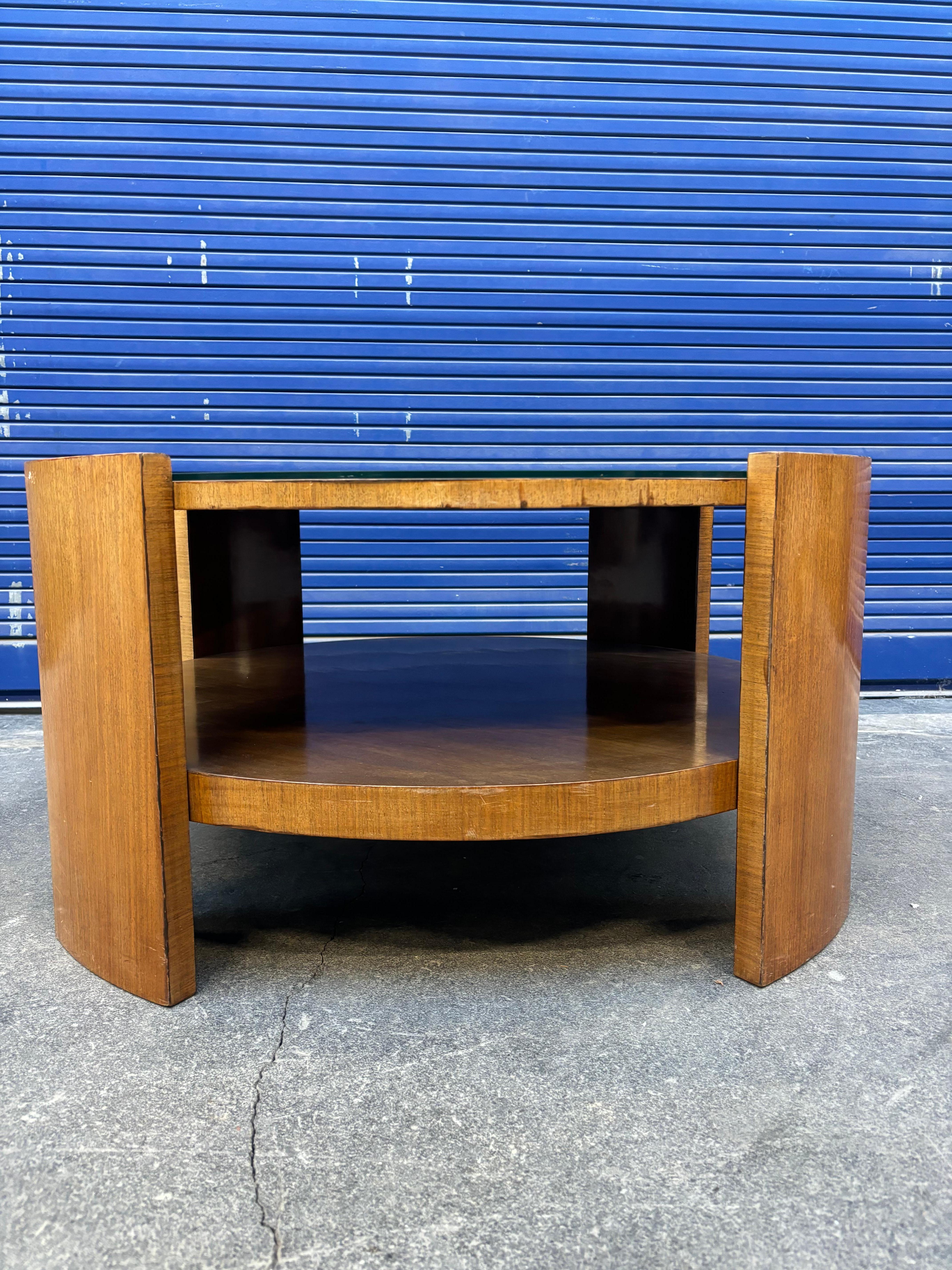 Français Belle table basse circulaire de Jacques Adnet en vente