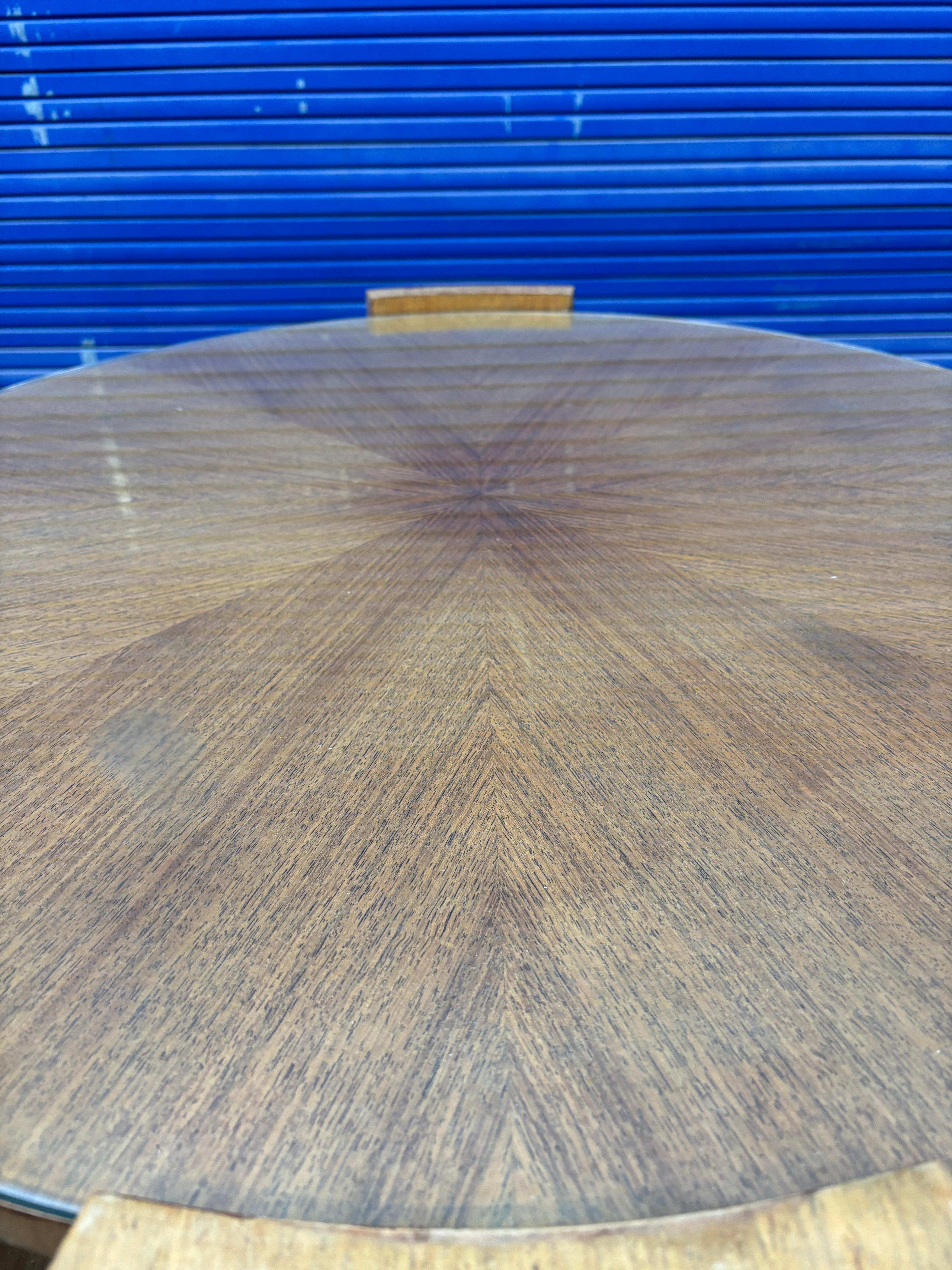 Chêne Belle table basse circulaire de Jacques Adnet en vente