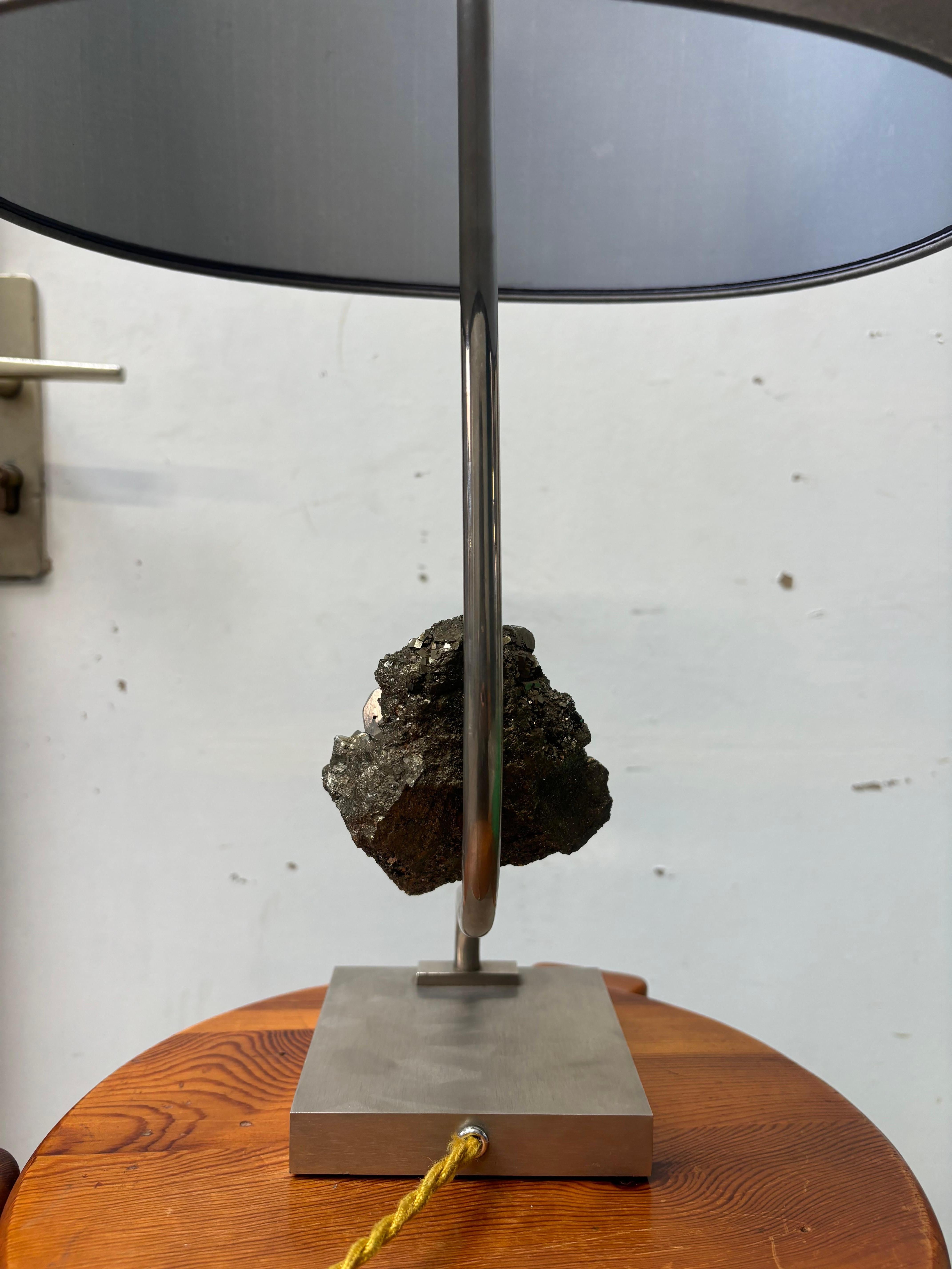 Fine XX secolo Bella lampada Claude De Muzac con incrostazione di pirite in vendita