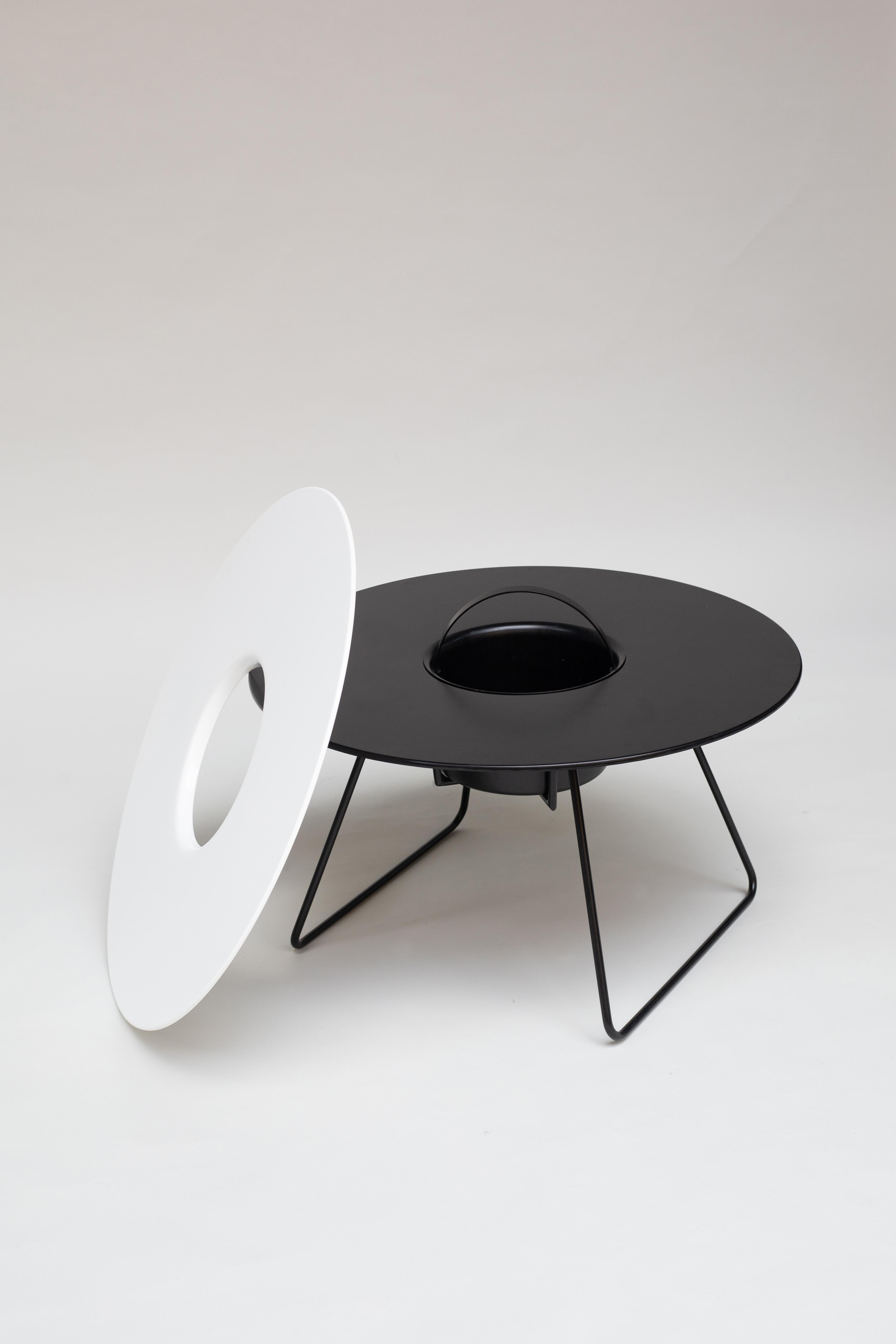 N'ice cocktail table by Cools Collection
Materials: Steel, paint, aluminium.
Dimensions: Table: Ø 75 x H 42 cm. Bucket: Bucket: Ø 26 x H 16 cm.
Available in black or white table top.

COOLS Collection was launched in 2020 by mother-and-daughter