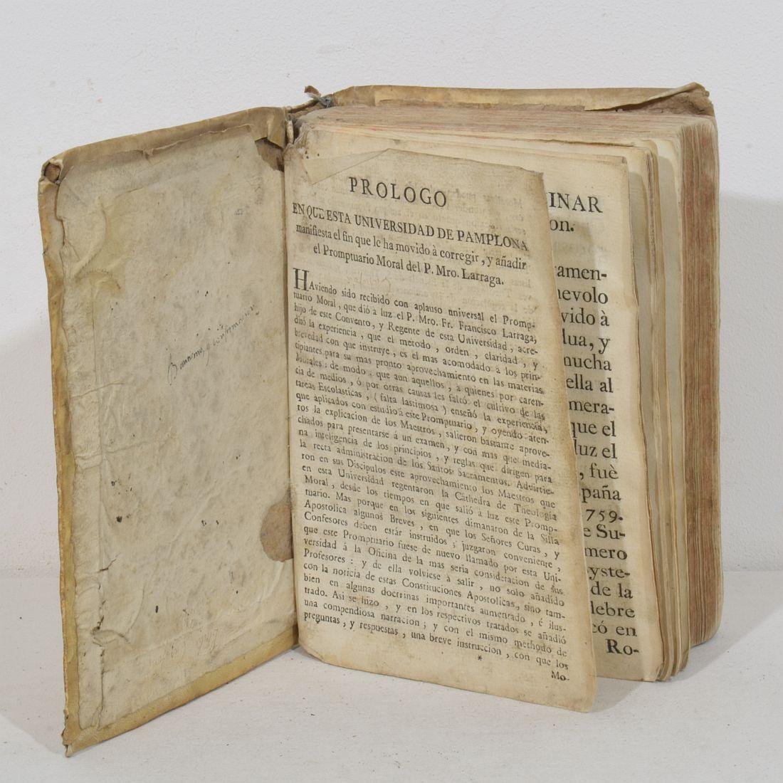 Bella collezione di libri in Vellum spagnolo invecchiato del 18° secolo in vendita 5