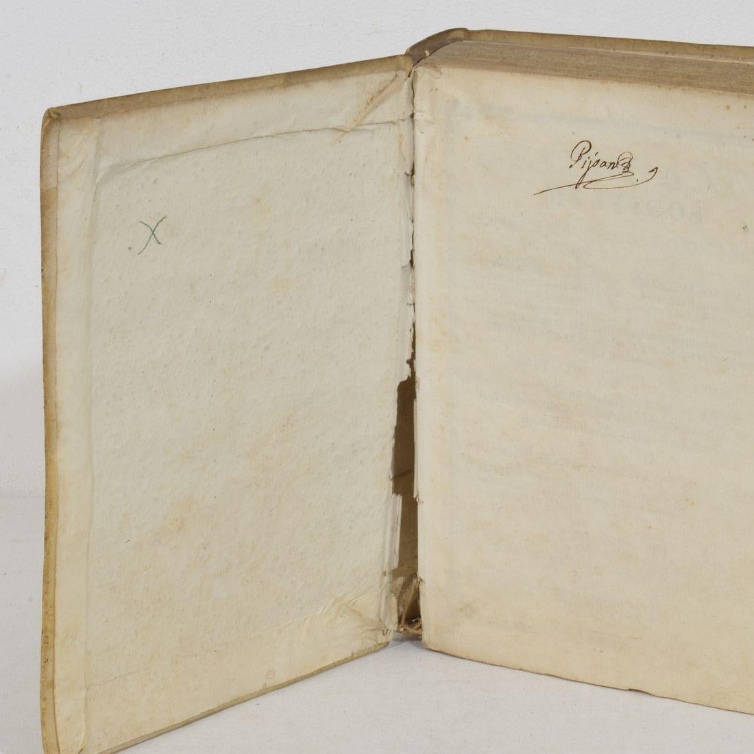 Bella collezione di libri in Vellum spagnolo invecchiato del 18° secolo in vendita 6