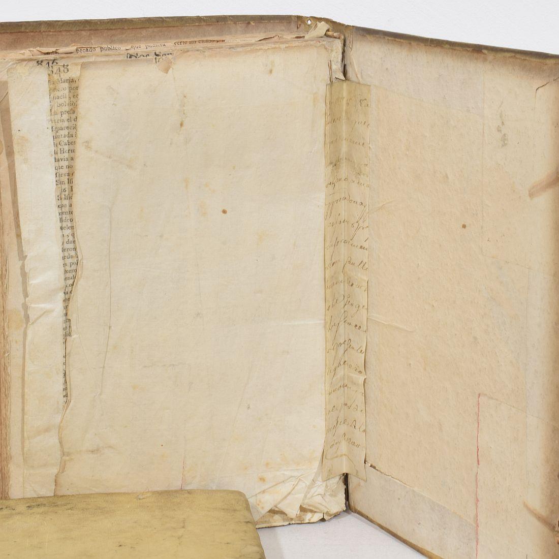 Bella collezione di libri in Vellum spagnolo invecchiato del 18° secolo in vendita 10