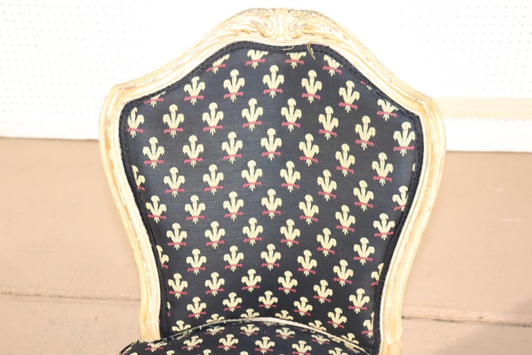 Nice Creme Painted French Louis XV Boudoir Vanity or Side Chair, Circa 1900 For Sale 5