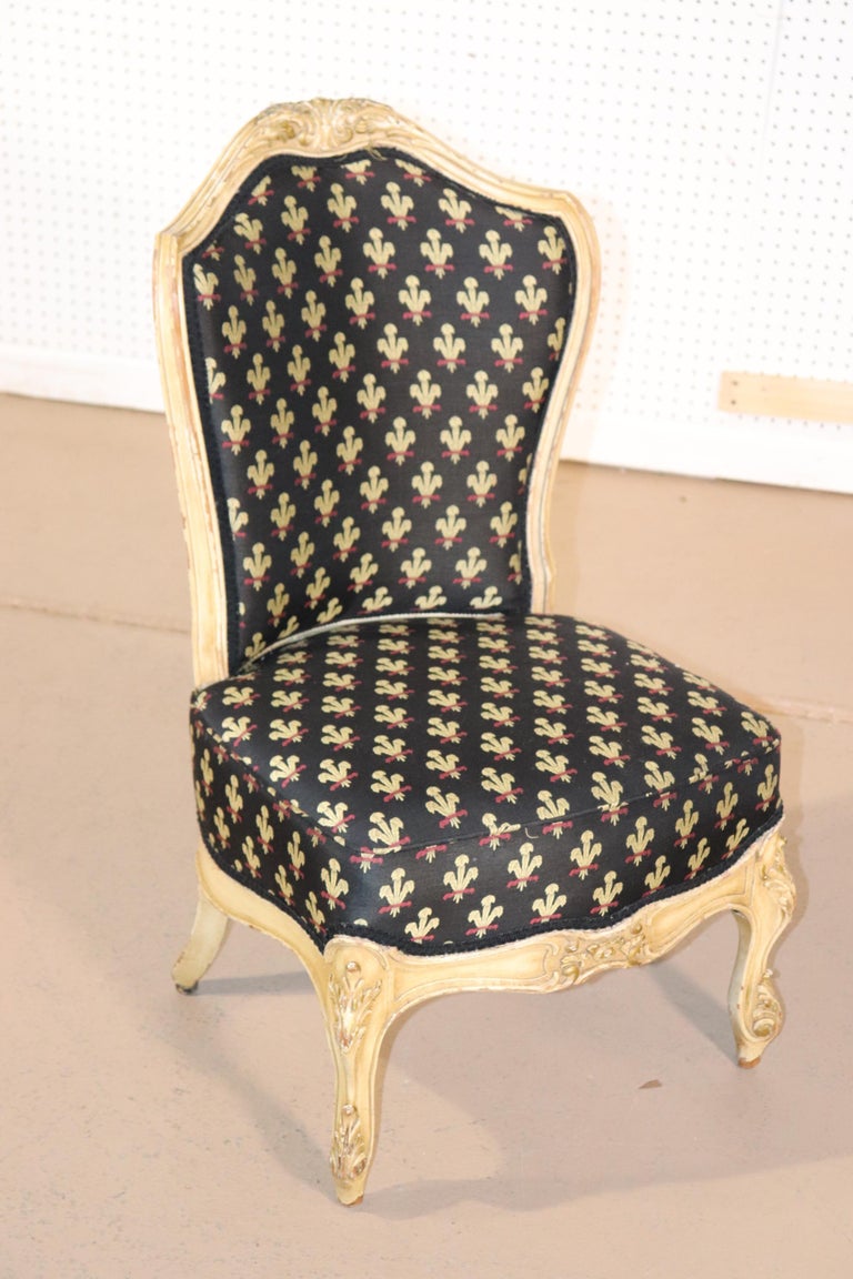 Nice Creme Painted French Louis XV Boudoir Vanity or Side Chair, Circa 1900 For Sale 1