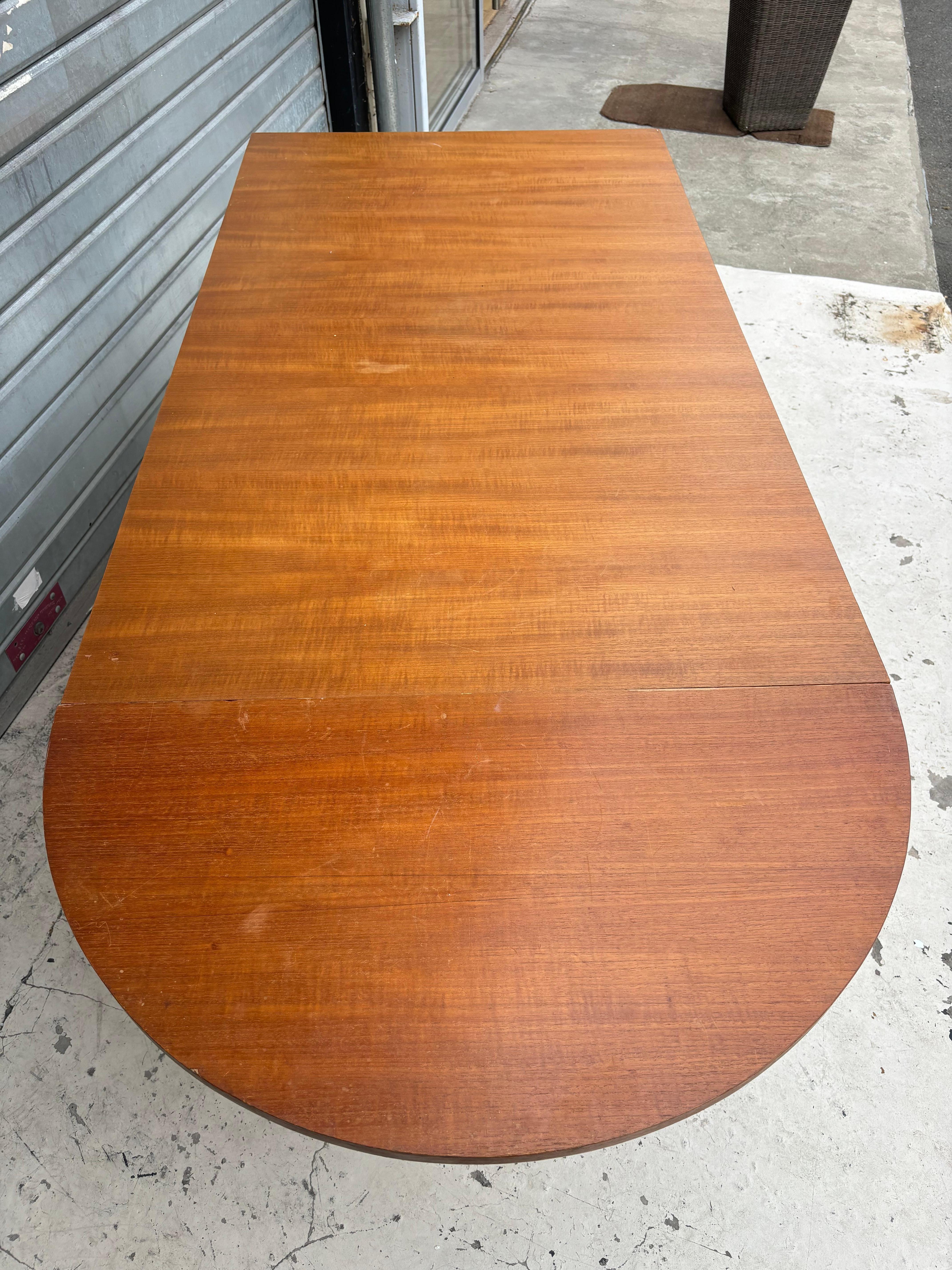 Bonita mesa de comedor atribuida a Jules Leleu en venta 9