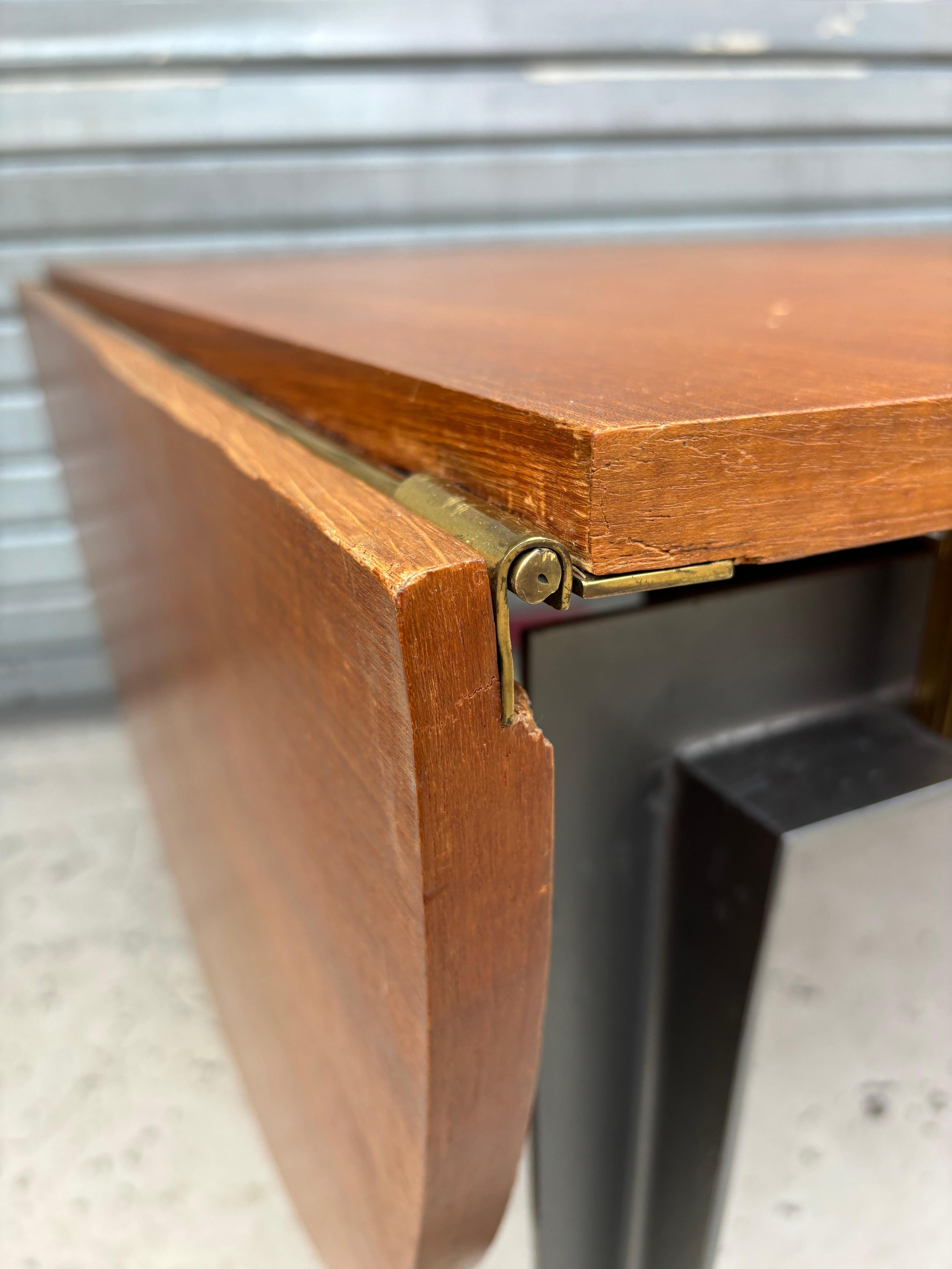 Bonita mesa de comedor atribuida a Jules Leleu en venta 12