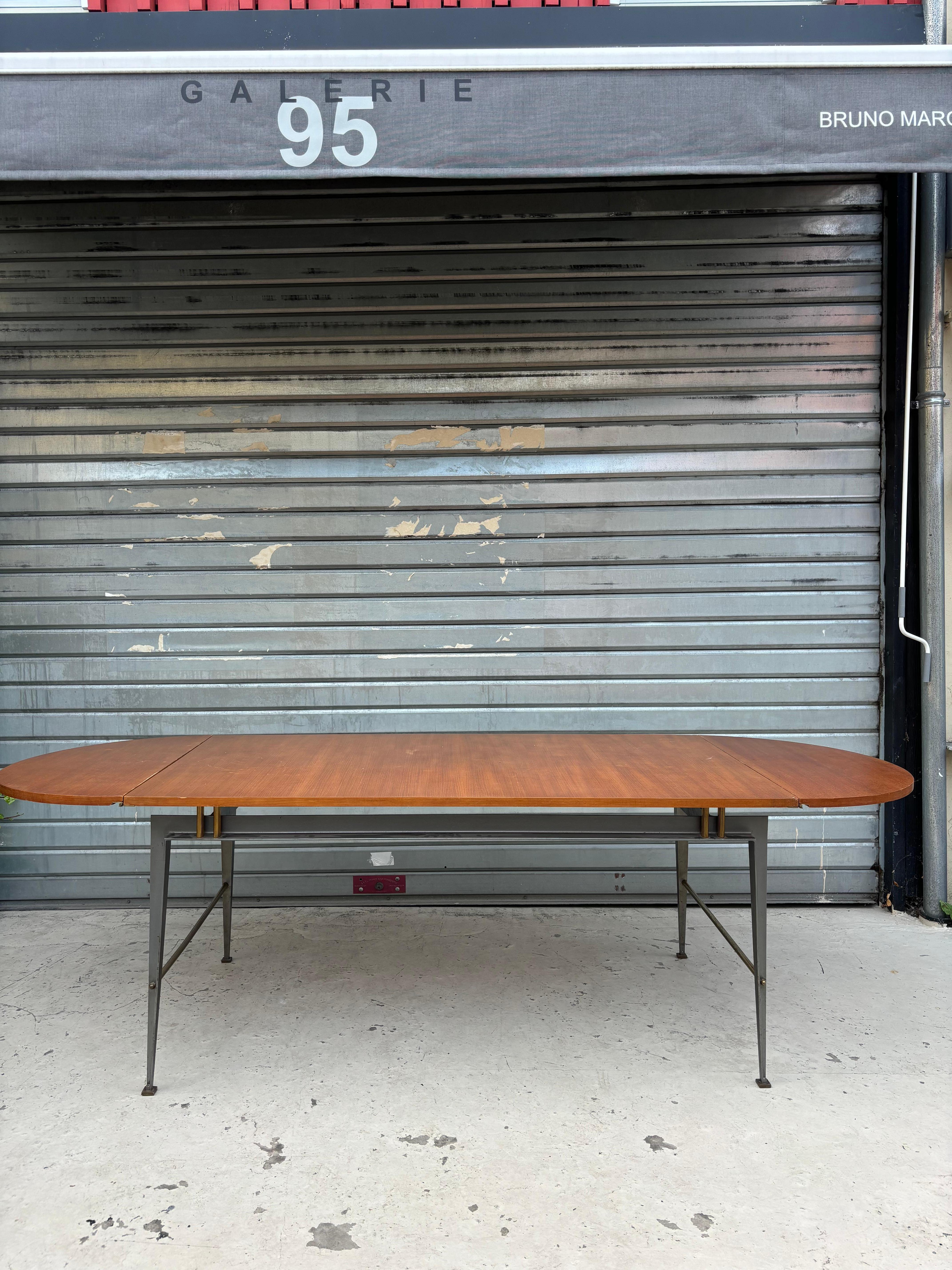 Bonita mesa de comedor atribuida a Jules Leleu Moderno de mediados de siglo en venta