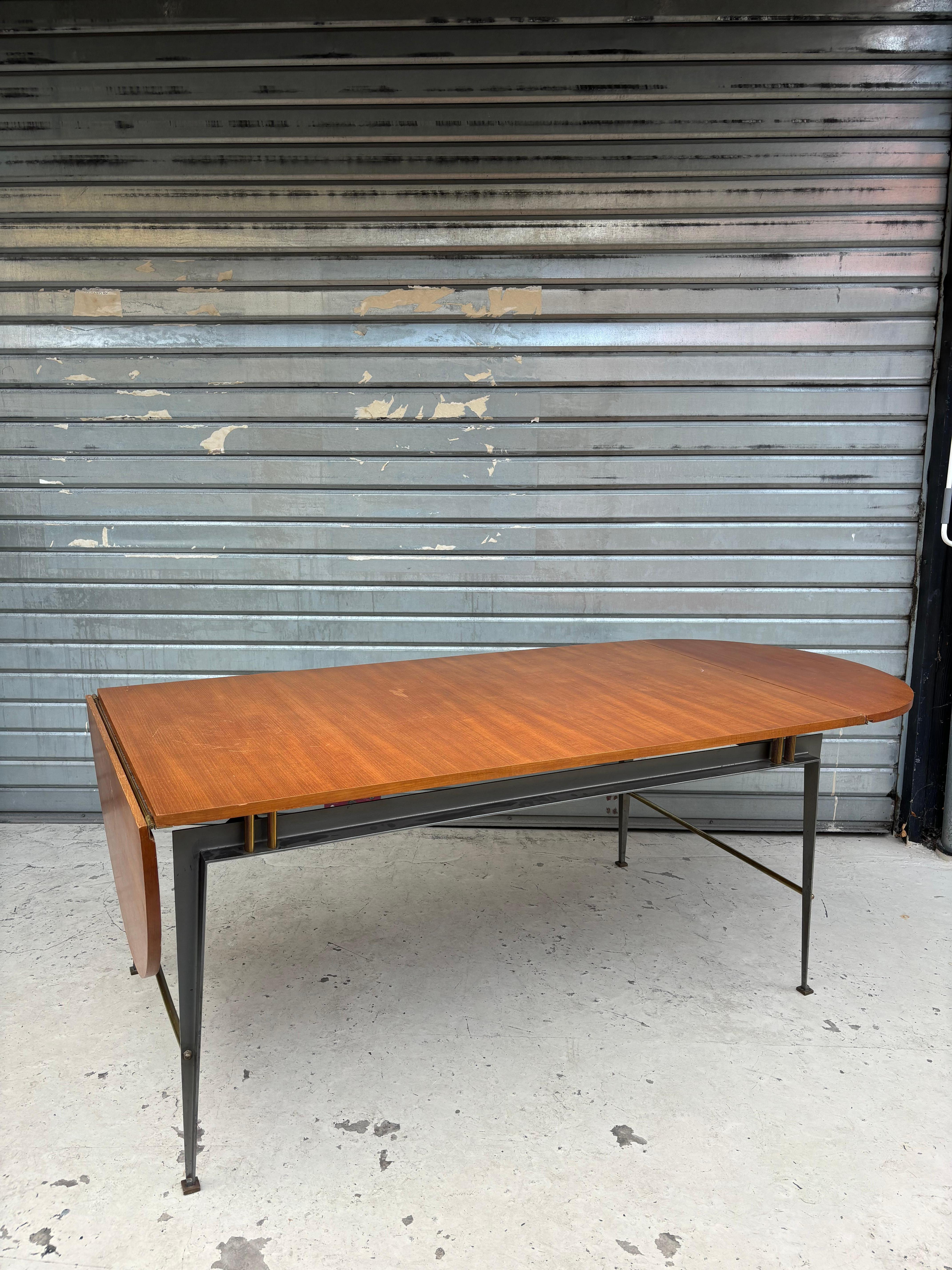 Bonita mesa de comedor atribuida a Jules Leleu mediados del siglo XX en venta