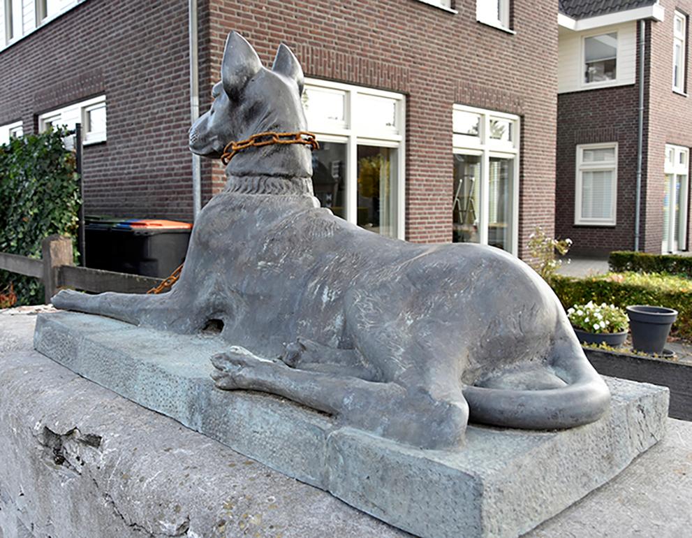 Nice Dog Statue, 20th Century In Good Condition In Udenhout, NL
