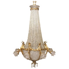 Bel lampadario a cesto in bronzo dorato e cristallo dei primi del Novecento