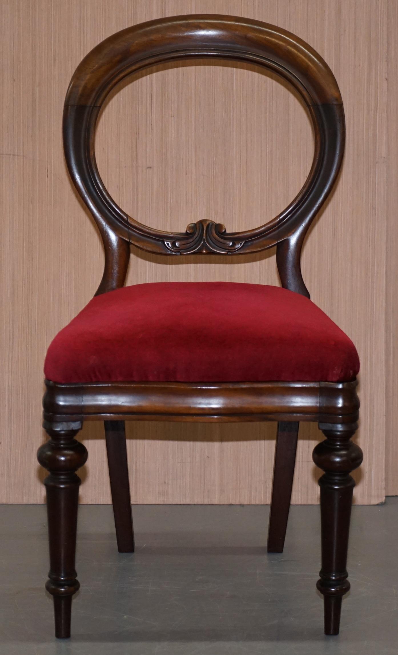 We are delighted to offer for sale this very nice medallion spoon back mahogany chair with velour upholstery 

A good looking and decorative piece, it is Edwardian so circa 1900-1910, the chair is ideally suited as a dressing table, desk or