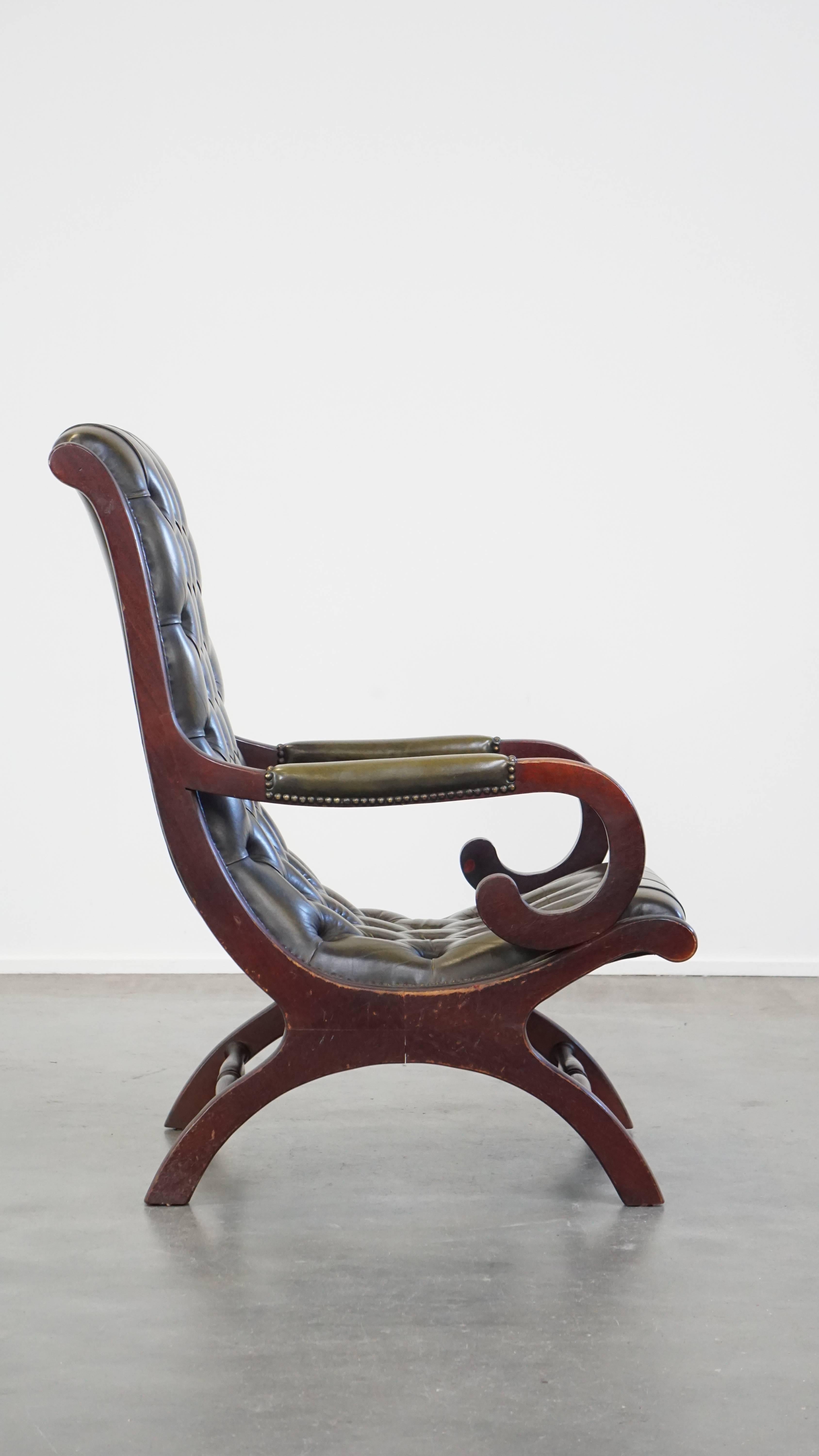 Chesterfield Nice, elegant green cowhide leather chesterfield armchair combined with wood For Sale
